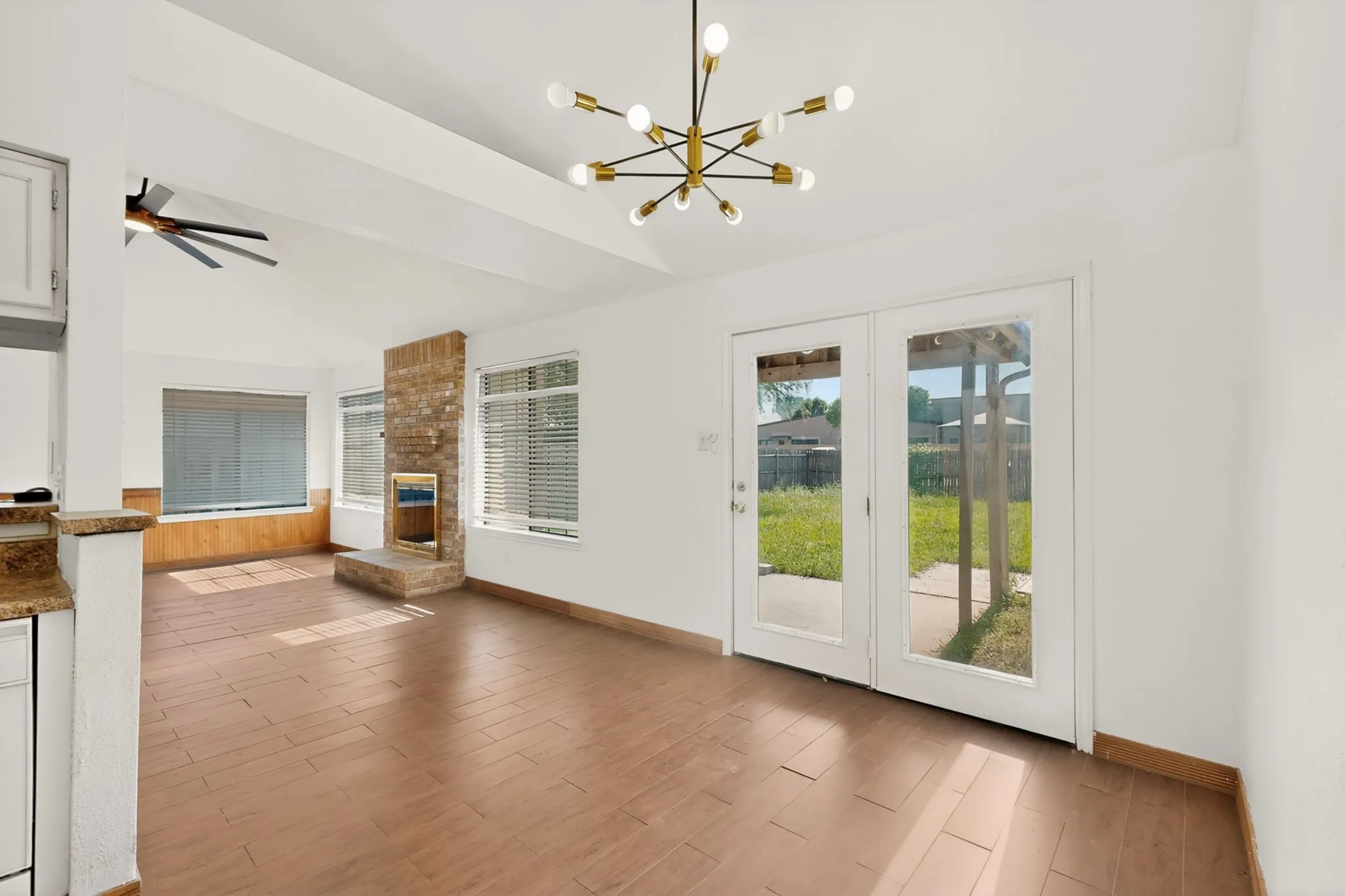 Single Family Residence For Rent in Dallas County , 3305 Bucknell Drive, Rowlett, Texas 75088, 3 Bedroom, 2 Bathroom, 2 Garage spaces, 1,596 Sqft, built in 1985, mls#21238474, Real Estate Agent in Rowlett, Homes For Rent in Dallas county, Homes For Rent in Rowlett, Realtor in Rowlett Texas, Real Estate Brokerage Independent Realty Texas, Luminita Cordes Realtor