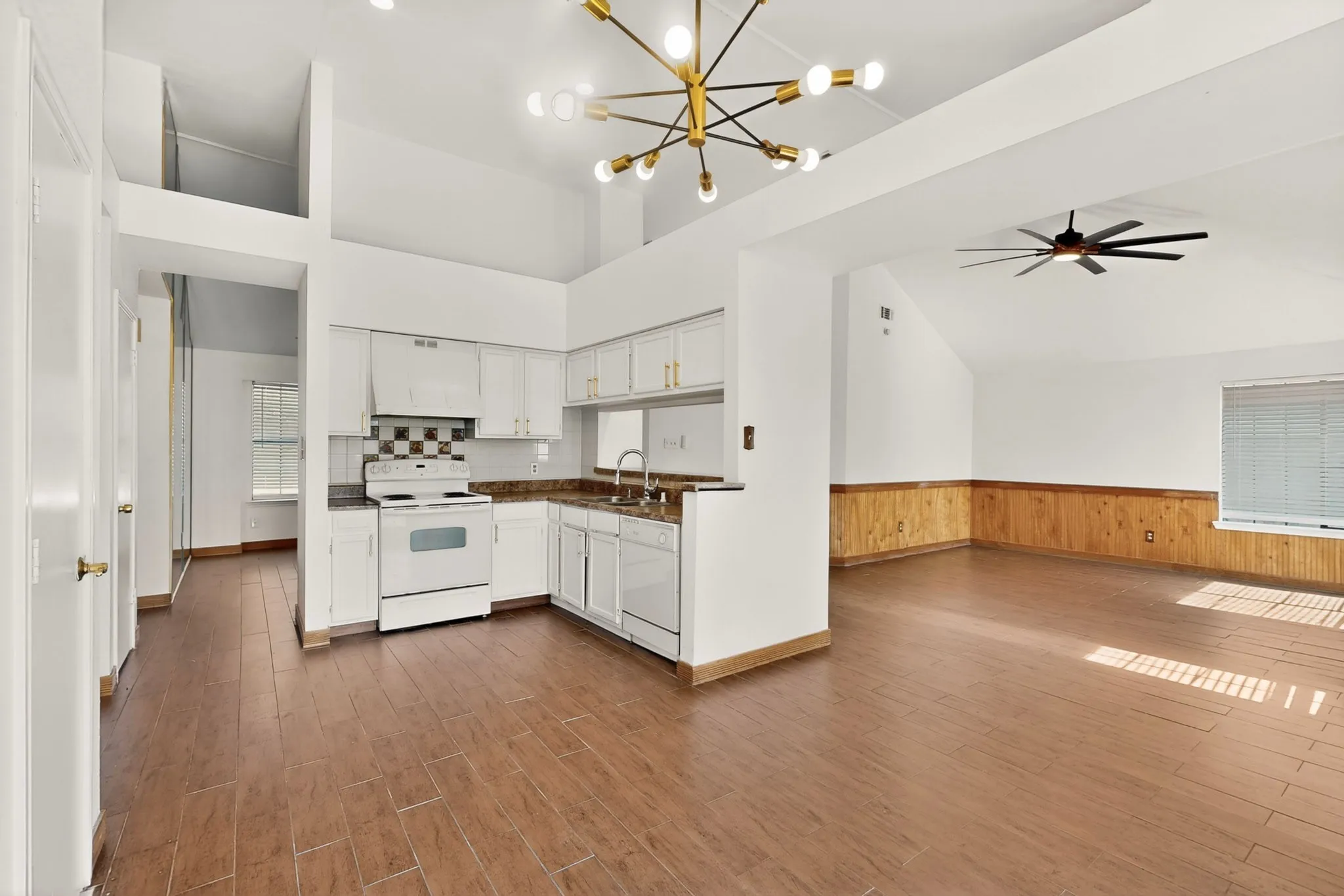 Single Family Residence For Rent in Dallas County , 3305 Bucknell Drive, Rowlett, Texas 75088, 3 Bedroom, 2 Bathroom, 2 Garage spaces, 1,596 Sqft, built in 1985, mls#21238474, Real Estate Agent in Rowlett, Homes For Rent in Dallas county, Homes For Rent in Rowlett, Realtor in Rowlett Texas, Real Estate Brokerage Independent Realty Texas, Luminita Cordes Realtor