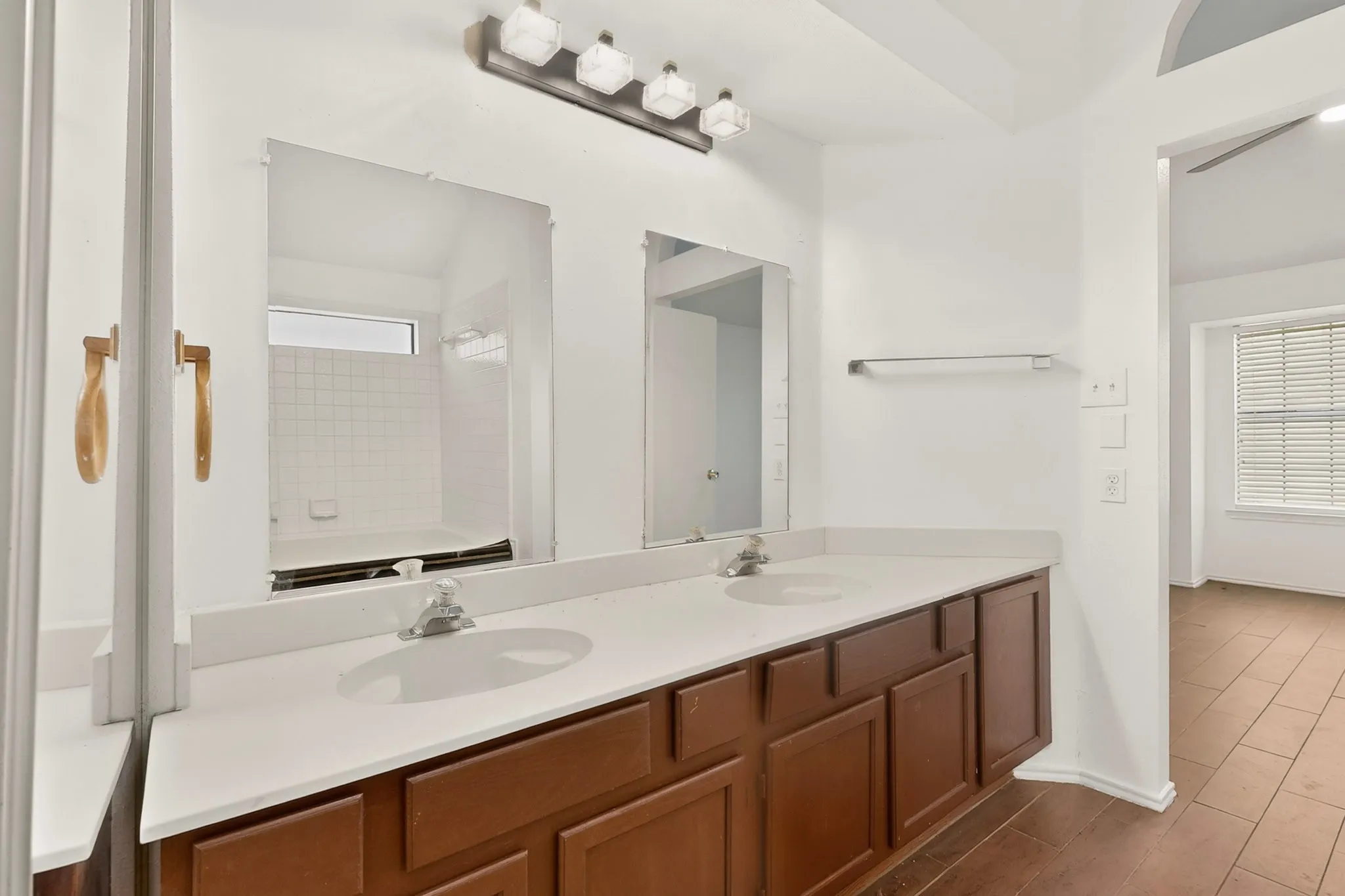 Single Family Residence For Rent in Dallas County , 3305 Bucknell Drive, Rowlett, Texas 75088, 3 Bedroom, 2 Bathroom, 2 Garage spaces, 1,596 Sqft, built in 1985, mls#21238474, Real Estate Agent in Rowlett, Homes For Rent in Dallas county, Homes For Rent in Rowlett, Realtor in Rowlett Texas, Real Estate Brokerage Independent Realty Texas, Luminita Cordes Realtor