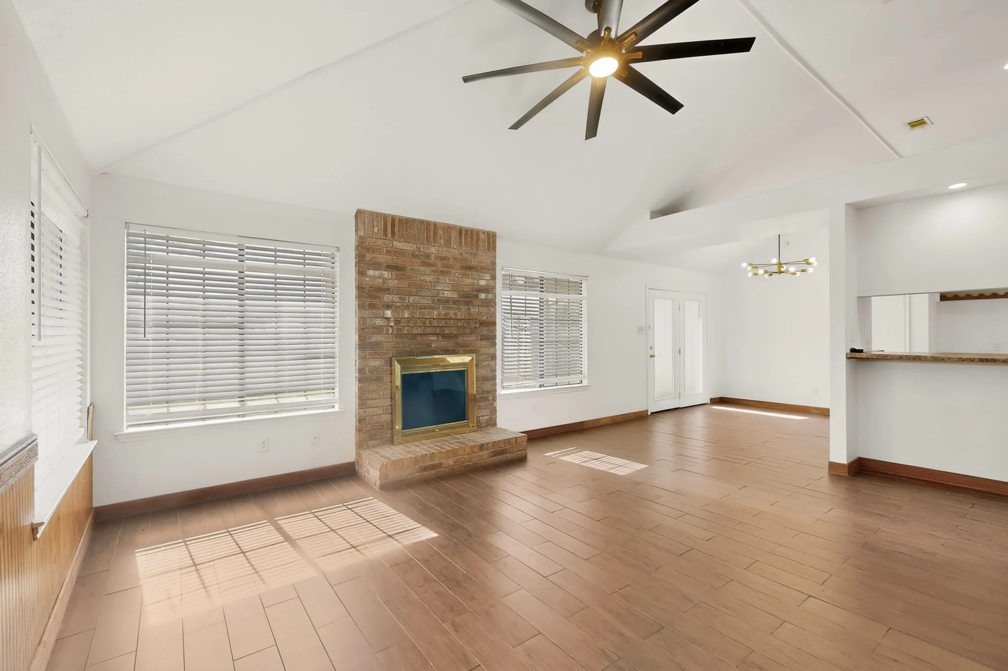 Single Family Residence For Rent in Dallas County , 3305 Bucknell Drive, Rowlett, Texas 75088, 3 Bedroom, 2 Bathroom, 2 Garage spaces, 1,596 Sqft, built in 1985, mls#21238474, Real Estate Agent in Rowlett, Homes For Rent in Dallas county, Homes For Rent in Rowlett, Realtor in Rowlett Texas, Real Estate Brokerage Independent Realty Texas, Luminita Cordes Realtor