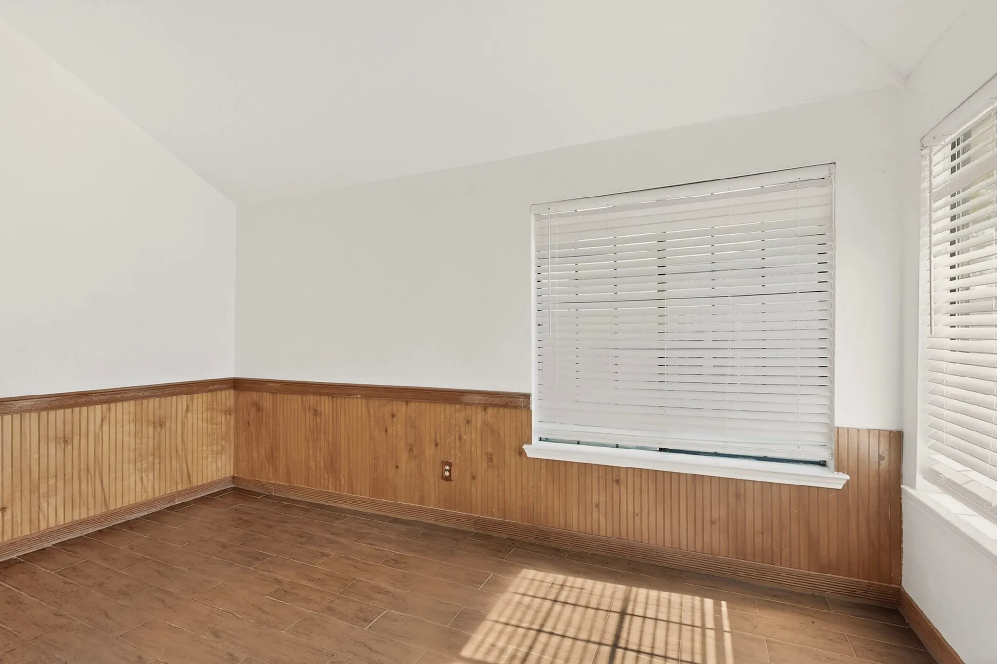 Single Family Residence For Rent in Dallas County , 3305 Bucknell Drive, Rowlett, Texas 75088, 3 Bedroom, 2 Bathroom, 2 Garage spaces, 1,596 Sqft, built in 1985, mls#21238474, Real Estate Agent in Rowlett, Homes For Rent in Dallas county, Homes For Rent in Rowlett, Realtor in Rowlett Texas, Real Estate Brokerage Independent Realty Texas, Luminita Cordes Realtor
