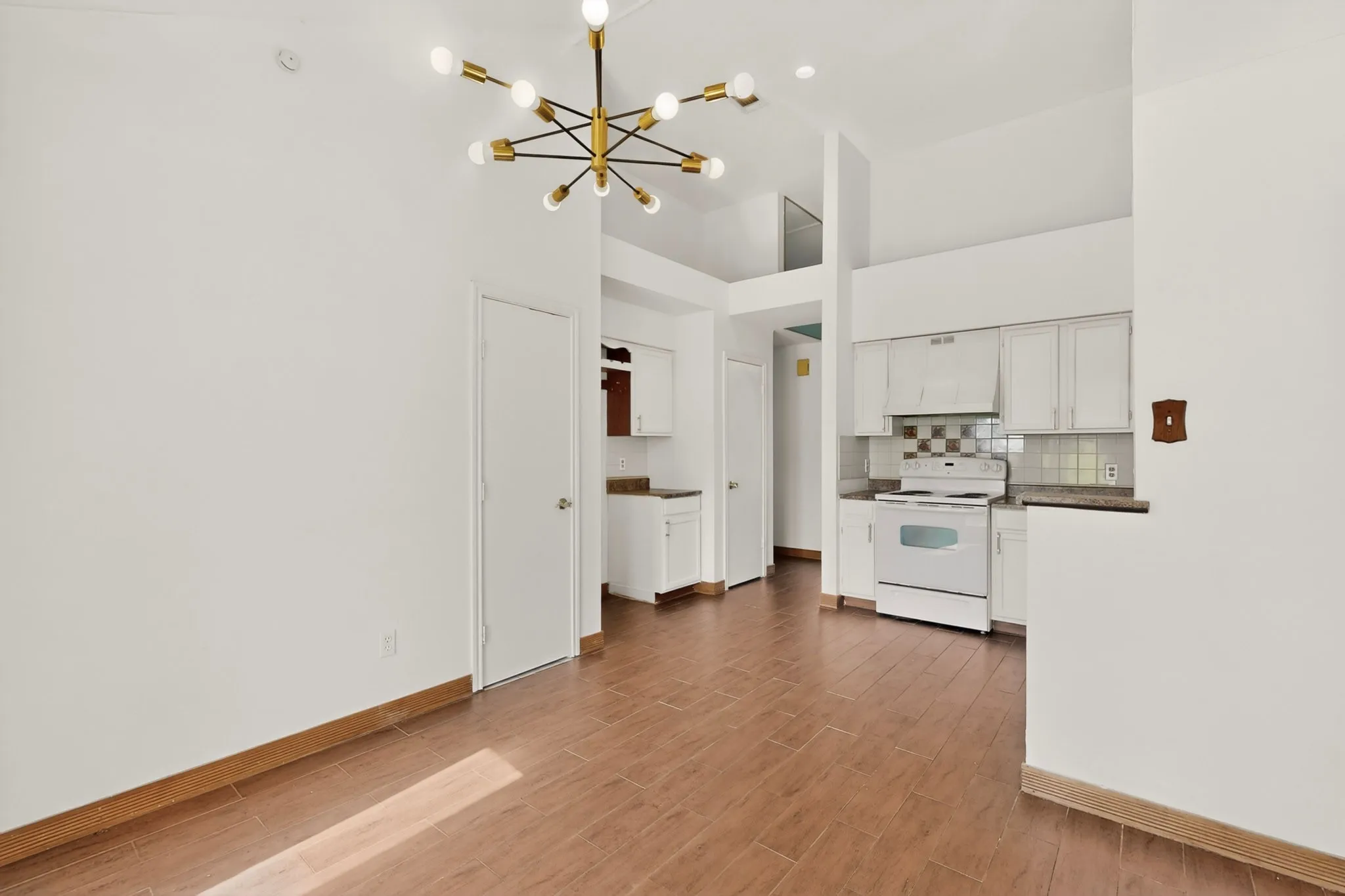 Single Family Residence For Rent in Dallas County , 3305 Bucknell Drive, Rowlett, Texas 75088, 3 Bedroom, 2 Bathroom, 2 Garage spaces, 1,596 Sqft, built in 1985, mls#21238474, Real Estate Agent in Rowlett, Homes For Rent in Dallas county, Homes For Rent in Rowlett, Realtor in Rowlett Texas, Real Estate Brokerage Independent Realty Texas, Luminita Cordes Realtor