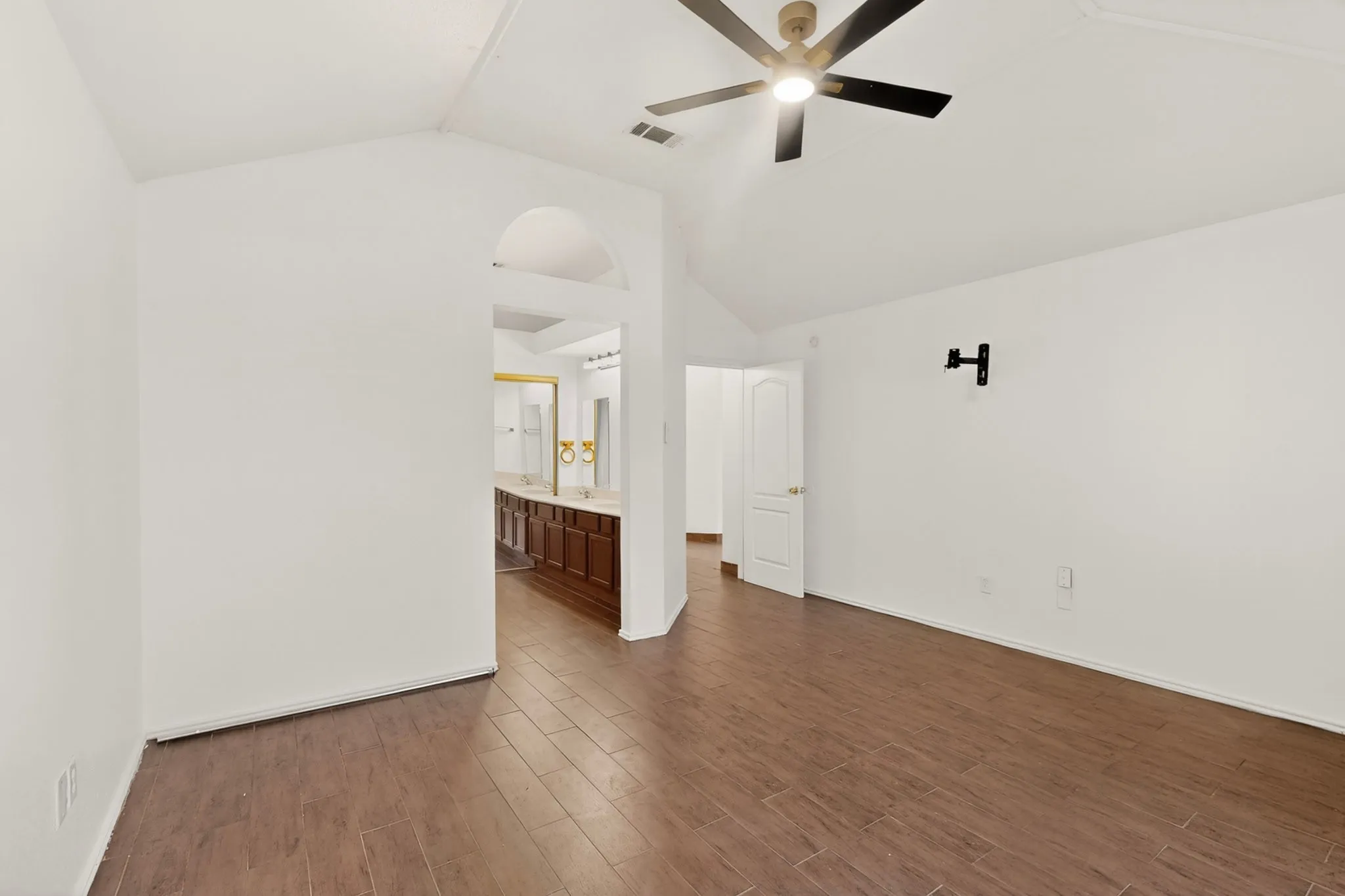 Single Family Residence For Rent in Dallas County , 3305 Bucknell Drive, Rowlett, Texas 75088, 3 Bedroom, 2 Bathroom, 2 Garage spaces, 1,596 Sqft, built in 1985, mls#21238474, Real Estate Agent in Rowlett, Homes For Rent in Dallas county, Homes For Rent in Rowlett, Realtor in Rowlett Texas, Real Estate Brokerage Independent Realty Texas, Luminita Cordes Realtor