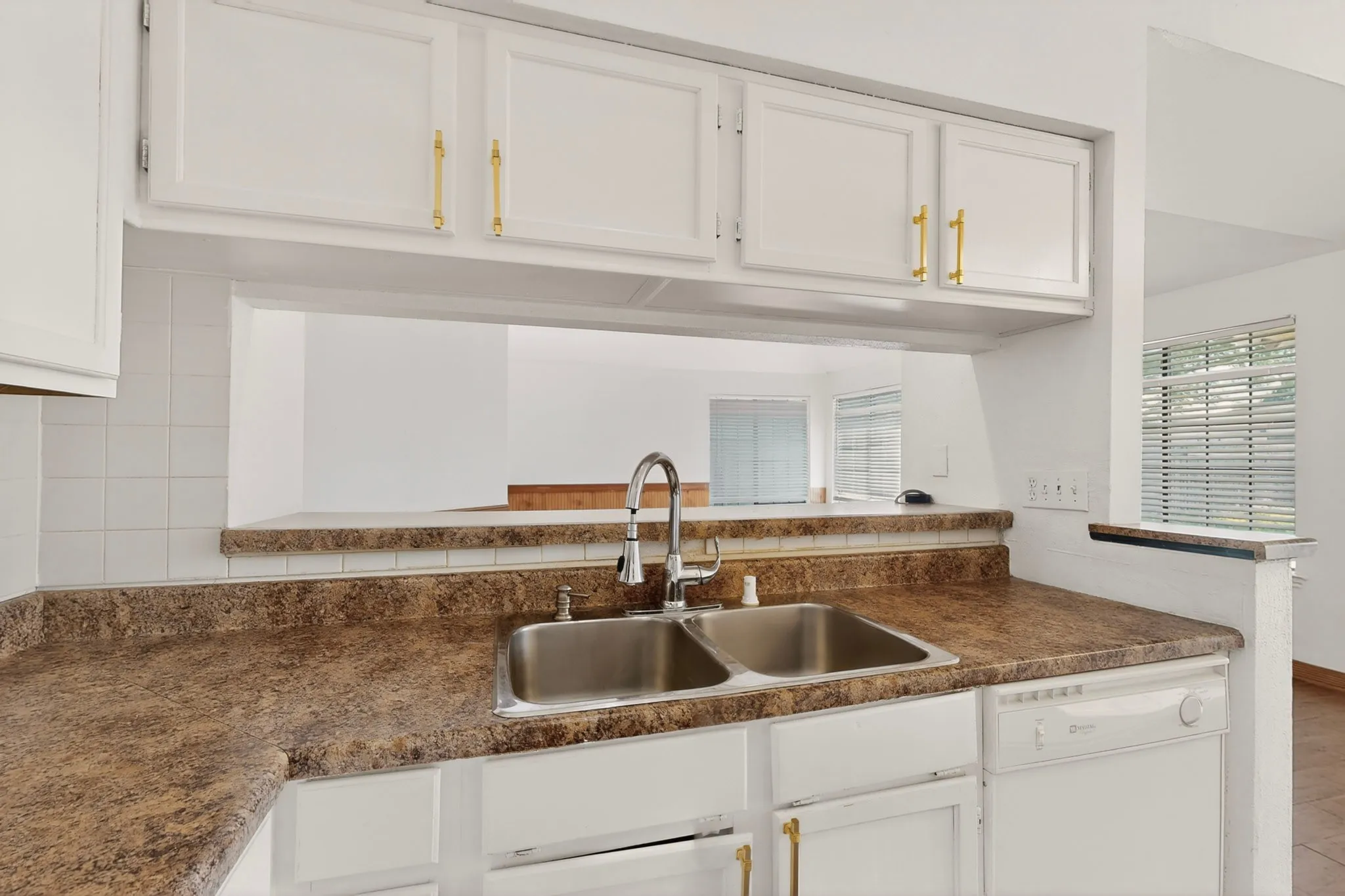 Single Family Residence For Rent in Dallas County , 3305 Bucknell Drive, Rowlett, Texas 75088, 3 Bedroom, 2 Bathroom, 2 Garage spaces, 1,596 Sqft, built in 1985, mls#21238474, Real Estate Agent in Rowlett, Homes For Rent in Dallas county, Homes For Rent in Rowlett, Realtor in Rowlett Texas, Real Estate Brokerage Independent Realty Texas, Luminita Cordes Realtor