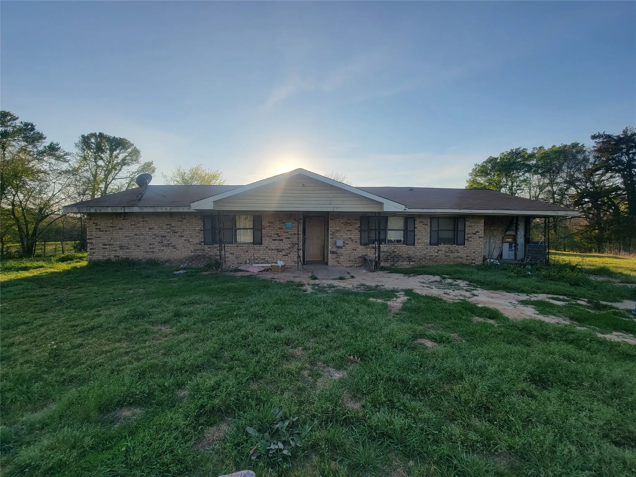 Single Family Residence For Sale in Red River (TX) County , 778 County Road 1345, Clarksville, Texas 75426, 3 Bedroom, 2 Bathroom, Garage spaces, 1,590 Sqft, built in 1978, mls#21238475, Real Estate Agent in Clarksville, Homes For Sale in Red River (TX) county, Homes For Sale in Clarksville, Realtor in Clarksville Texas, Real Estate Brokerage Independent Realty Texas, Luminita Cordes Realtor