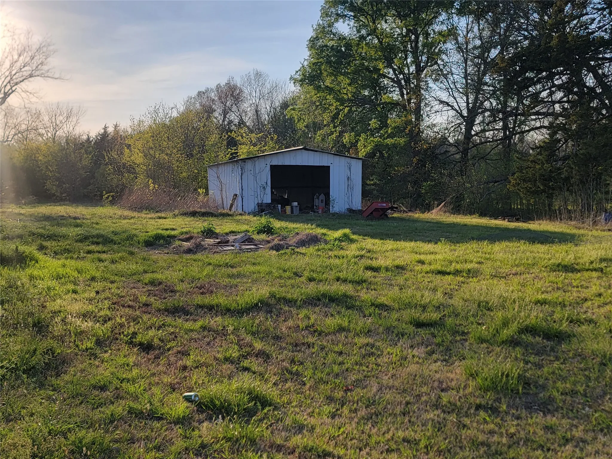 Single Family Residence For Sale in Red River (TX) County , 778 County Road 1345, Clarksville, Texas 75426, 3 Bedroom, 2 Bathroom, Garage spaces, 1,590 Sqft, built in 1978, mls#21238475, Real Estate Agent in Clarksville, Homes For Sale in Red River (TX) county, Homes For Sale in Clarksville, Realtor in Clarksville Texas, Real Estate Brokerage Independent Realty Texas, Luminita Cordes Realtor