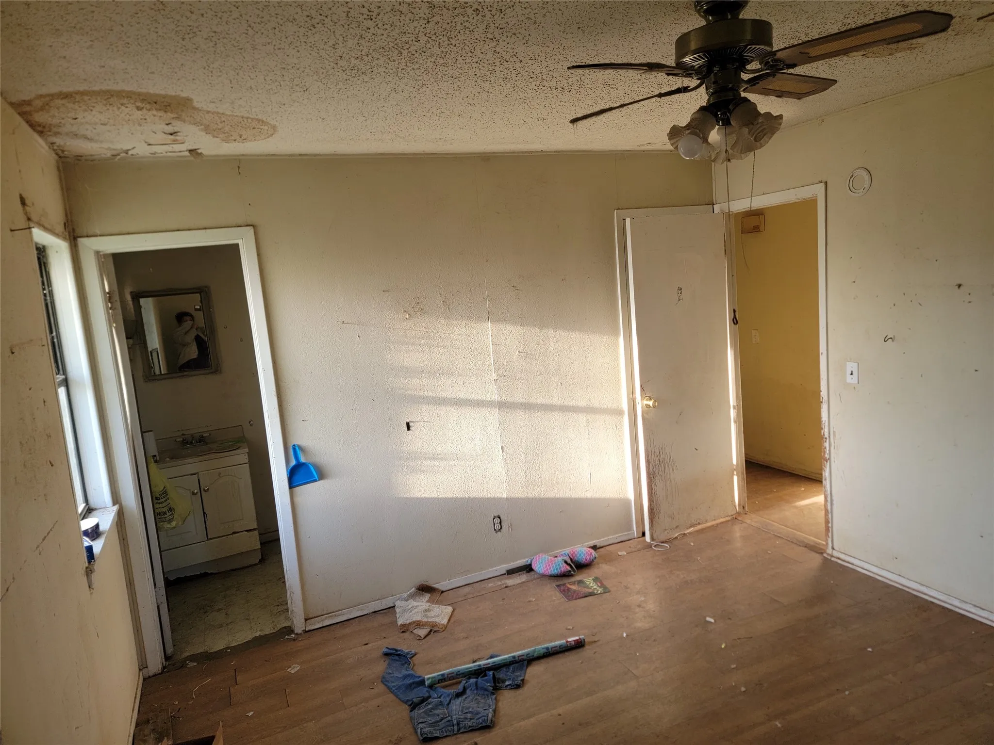 Single Family Residence For Sale in Red River (TX) County , 778 County Road 1345, Clarksville, Texas 75426, 3 Bedroom, 2 Bathroom, Garage spaces, 1,590 Sqft, built in 1978, mls#21238475, Real Estate Agent in Clarksville, Homes For Sale in Red River (TX) county, Homes For Sale in Clarksville, Realtor in Clarksville Texas, Real Estate Brokerage Independent Realty Texas, Luminita Cordes Realtor