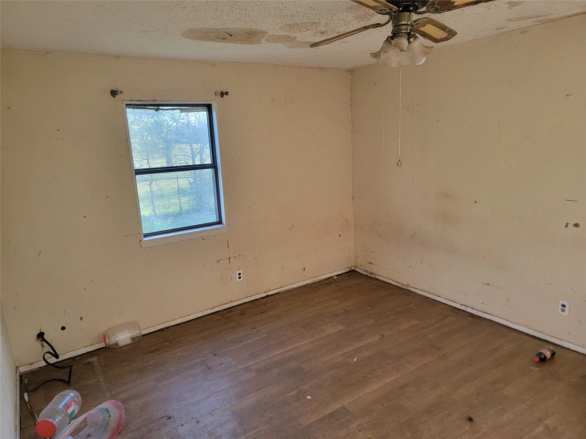 Single Family Residence For Sale in Red River (TX) County , 778 County Road 1345, Clarksville, Texas 75426, 3 Bedroom, 2 Bathroom, Garage spaces, 1,590 Sqft, built in 1978, mls#21238475, Real Estate Agent in Clarksville, Homes For Sale in Red River (TX) county, Homes For Sale in Clarksville, Realtor in Clarksville Texas, Real Estate Brokerage Independent Realty Texas, Luminita Cordes Realtor