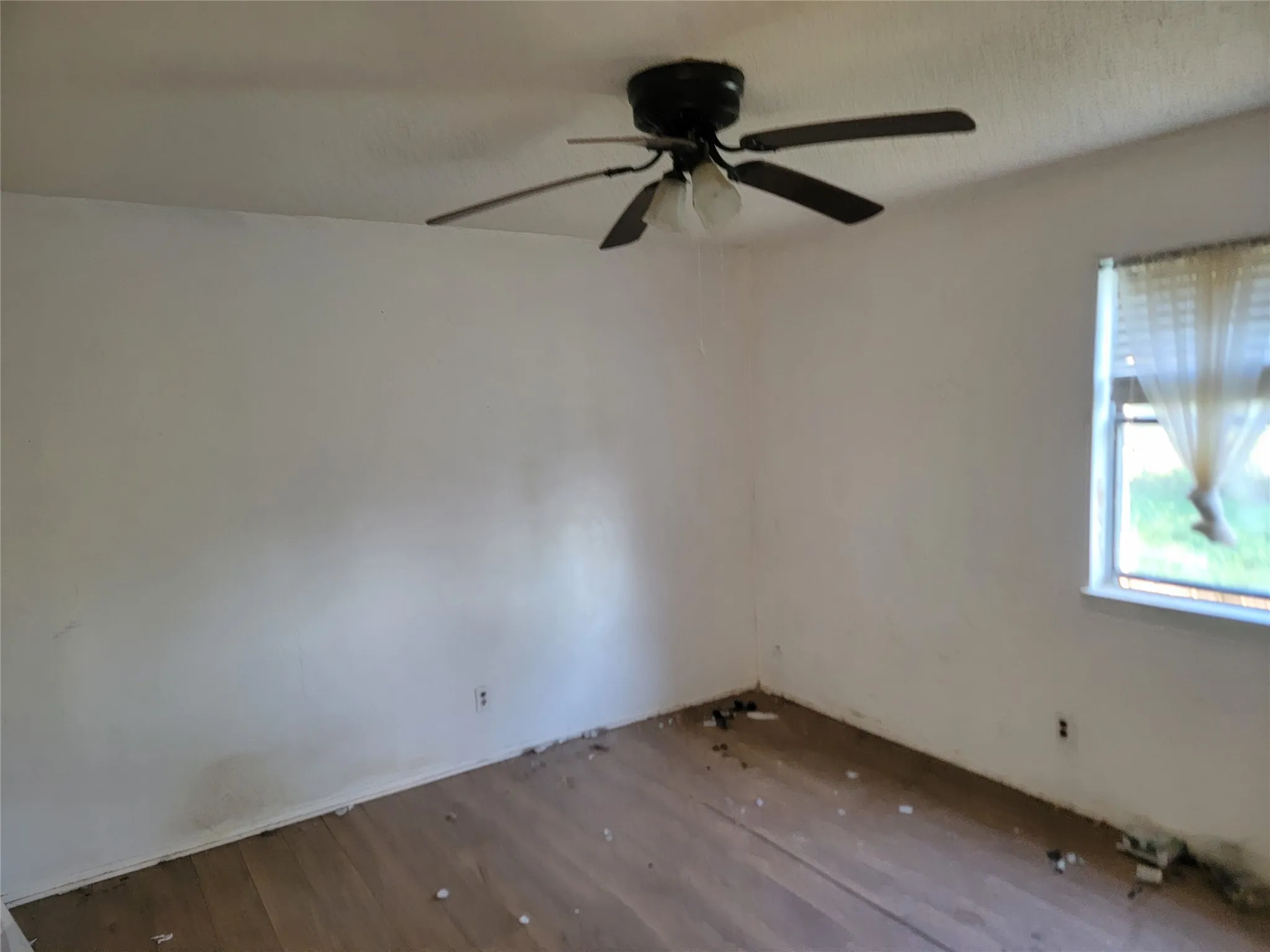 Single Family Residence For Sale in Red River (TX) County , 778 County Road 1345, Clarksville, Texas 75426, 3 Bedroom, 2 Bathroom, Garage spaces, 1,590 Sqft, built in 1978, mls#21238475, Real Estate Agent in Clarksville, Homes For Sale in Red River (TX) county, Homes For Sale in Clarksville, Realtor in Clarksville Texas, Real Estate Brokerage Independent Realty Texas, Luminita Cordes Realtor