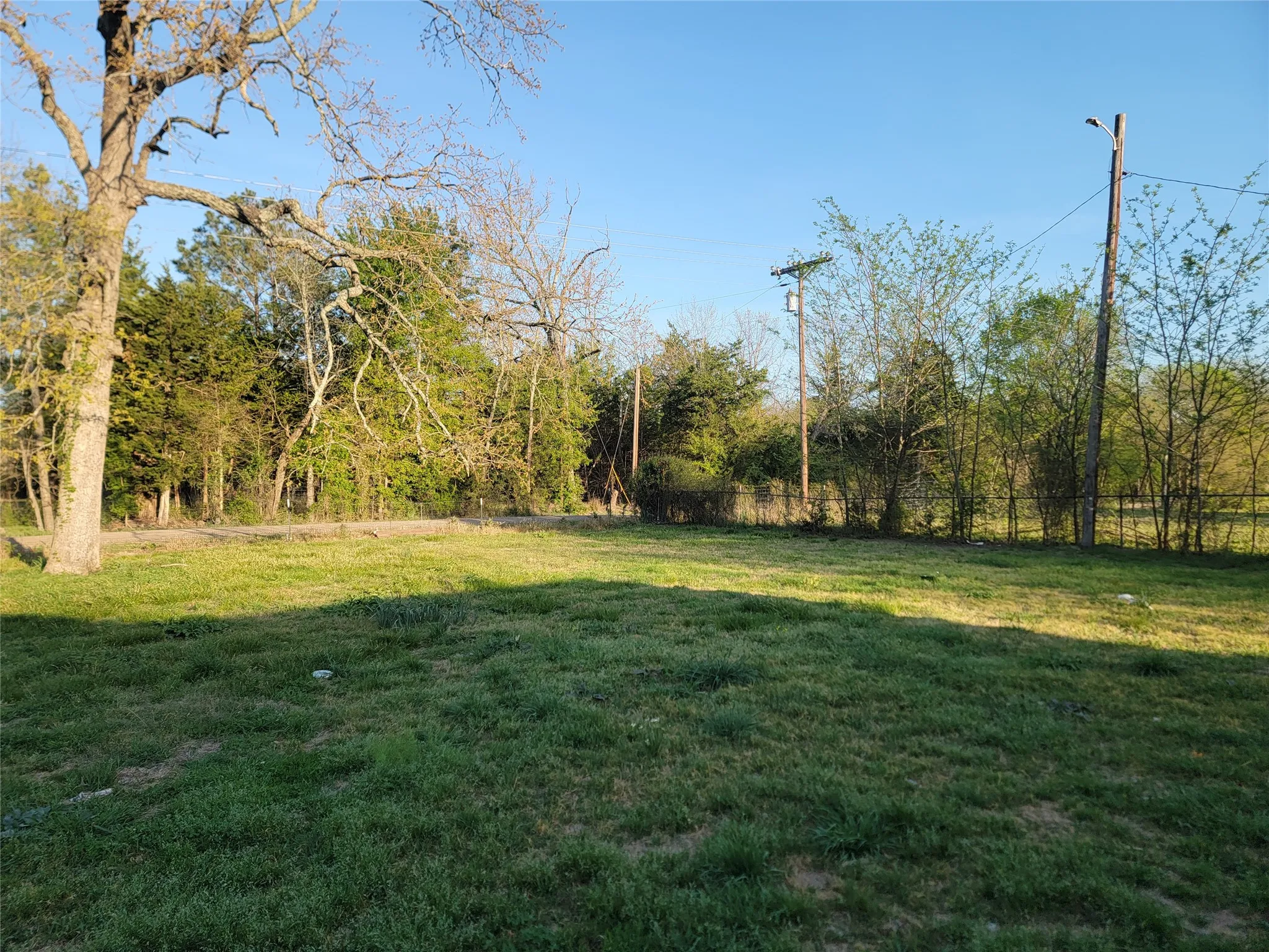 Single Family Residence For Sale in Red River (TX) County , 778 County Road 1345, Clarksville, Texas 75426, 3 Bedroom, 2 Bathroom, Garage spaces, 1,590 Sqft, built in 1978, mls#21238475, Real Estate Agent in Clarksville, Homes For Sale in Red River (TX) county, Homes For Sale in Clarksville, Realtor in Clarksville Texas, Real Estate Brokerage Independent Realty Texas, Luminita Cordes Realtor