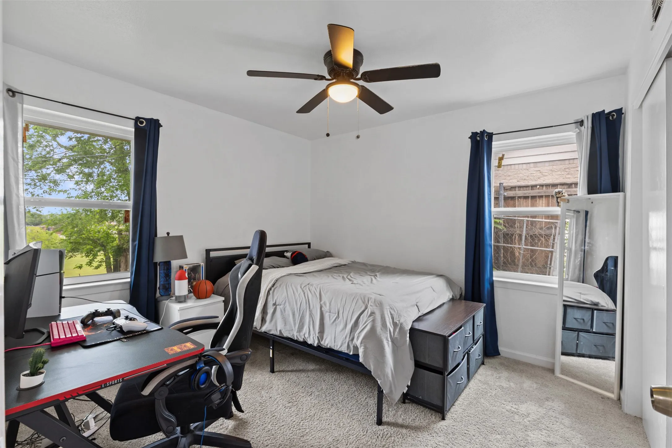 Single Family Residence For Sale in Dallas County , 434 W Phillips Court, Grand Prairie, Texas 75051, 3 Bedroom, 1 Bathroom, 1 Garage spaces, 1,150 Sqft, built in 1956, Preowned, mls#21237997, Real Estate Agent in Grand Prairie, Homes For Sale in Dallas county, Homes For Sale in Grand Prairie, Realtor in Grand Prairie Texas, Real Estate Brokerage Independent Realty Texas, Luminita Cordes Realtor
