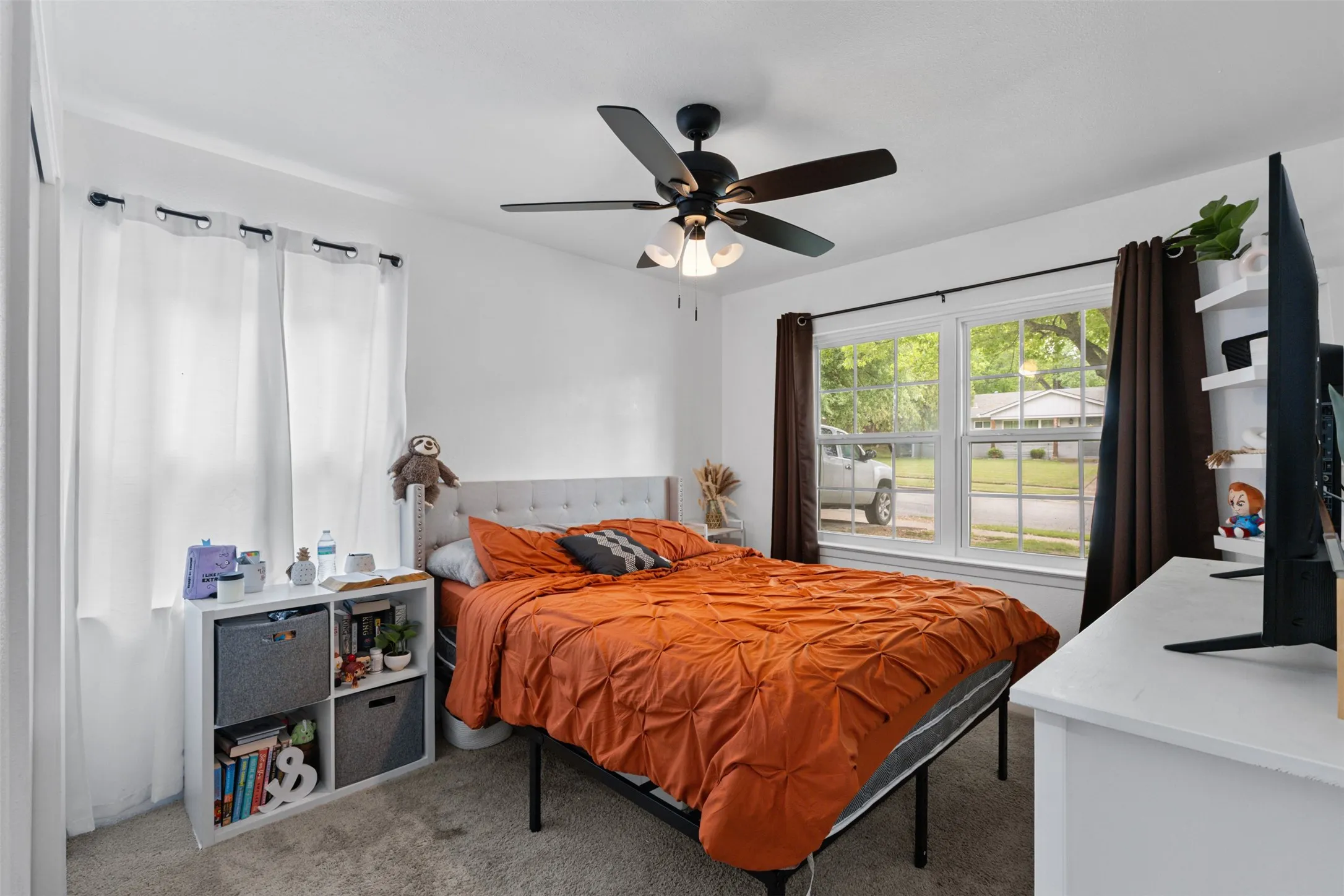 Single Family Residence For Sale in Dallas County , 434 W Phillips Court, Grand Prairie, Texas 75051, 3 Bedroom, 1 Bathroom, 1 Garage spaces, 1,150 Sqft, built in 1956, Preowned, mls#21237997, Real Estate Agent in Grand Prairie, Homes For Sale in Dallas county, Homes For Sale in Grand Prairie, Realtor in Grand Prairie Texas, Real Estate Brokerage Independent Realty Texas, Luminita Cordes Realtor