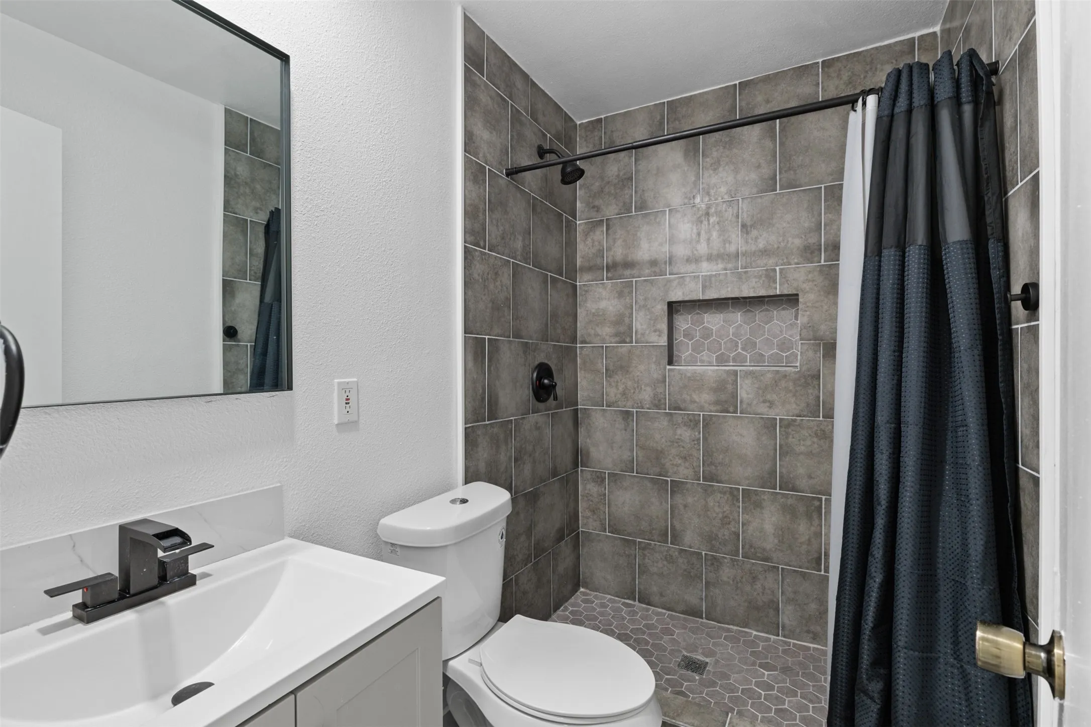 Single Family Residence For Sale in Dallas County , 434 W Phillips Court, Grand Prairie, Texas 75051, 3 Bedroom, 1 Bathroom, 1 Garage spaces, 1,150 Sqft, built in 1956, Preowned, mls#21237997, Real Estate Agent in Grand Prairie, Homes For Sale in Dallas county, Homes For Sale in Grand Prairie, Realtor in Grand Prairie Texas, Real Estate Brokerage Independent Realty Texas, Luminita Cordes Realtor