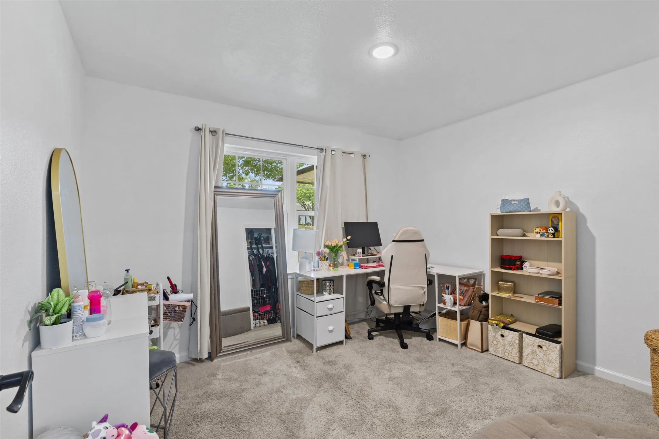 Single Family Residence For Sale in Dallas County , 434 W Phillips Court, Grand Prairie, Texas 75051, 3 Bedroom, 1 Bathroom, 1 Garage spaces, 1,150 Sqft, built in 1956, Preowned, mls#21237997, Real Estate Agent in Grand Prairie, Homes For Sale in Dallas county, Homes For Sale in Grand Prairie, Realtor in Grand Prairie Texas, Real Estate Brokerage Independent Realty Texas, Luminita Cordes Realtor