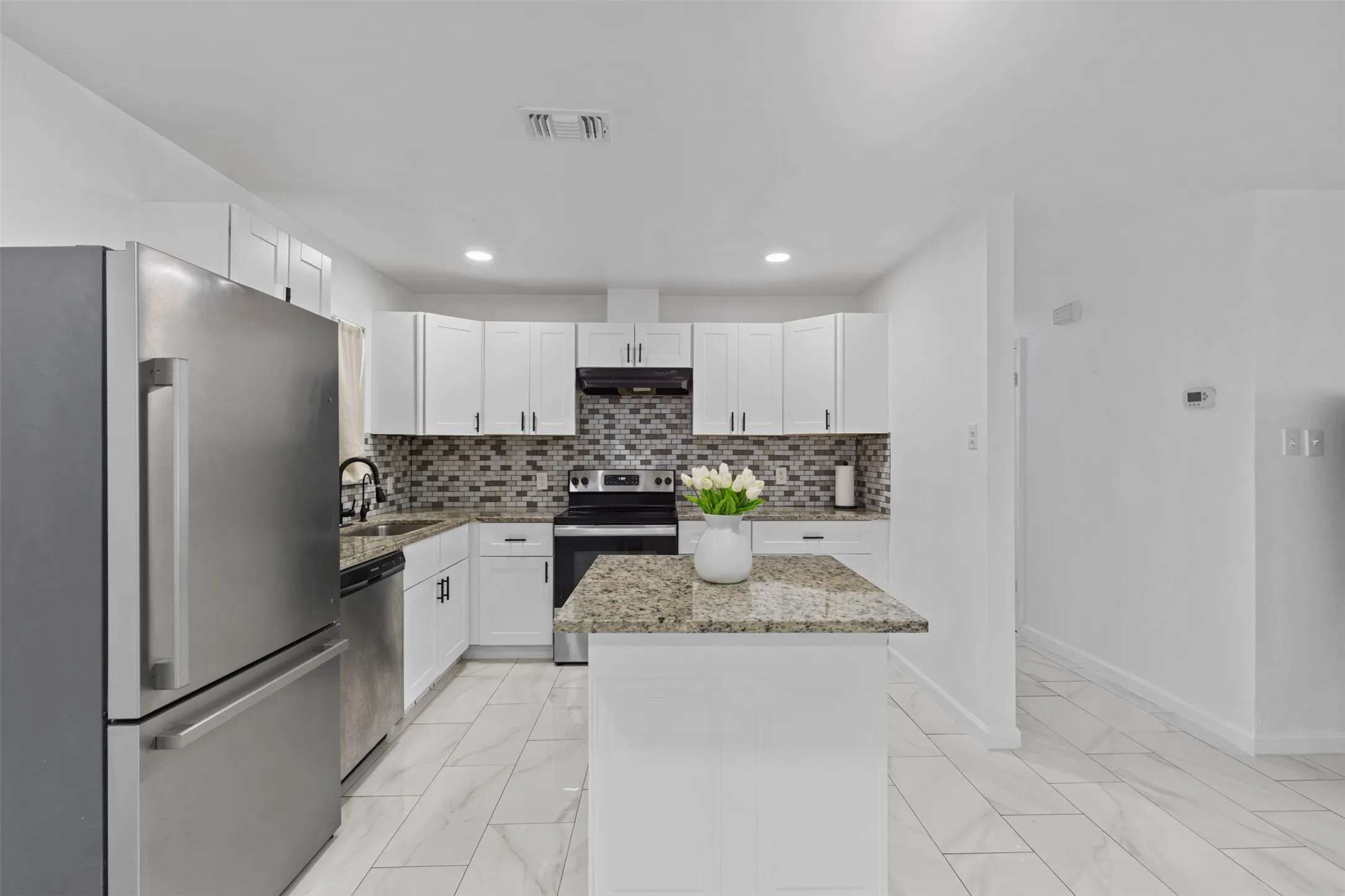 Single Family Residence For Sale in Dallas County , 434 W Phillips Court, Grand Prairie, Texas 75051, 3 Bedroom, 1 Bathroom, 1 Garage spaces, 1,150 Sqft, built in 1956, Preowned, mls#21237997, Real Estate Agent in Grand Prairie, Homes For Sale in Dallas county, Homes For Sale in Grand Prairie, Realtor in Grand Prairie Texas, Real Estate Brokerage Independent Realty Texas, Luminita Cordes Realtor