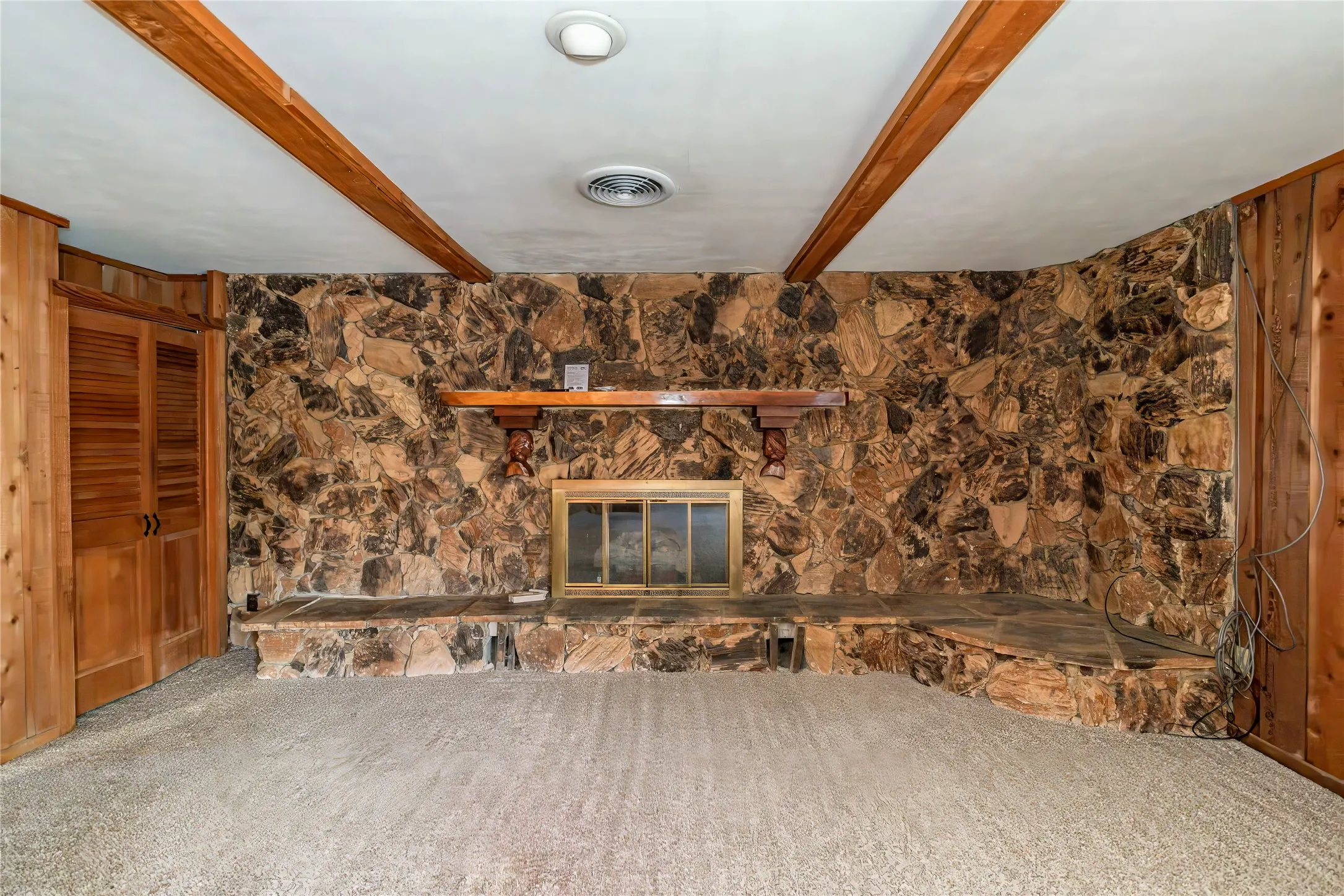 Single Family Residence For Sale in Montague County , 722 Storey Road, Nocona, Texas 76255, 4 Bedroom, 2 Bathroom, Garage spaces, 2,000 Sqft, built in 1963, Preowned, mls#21238569, Real Estate Agent in Nocona, Homes For Sale in Montague county, Homes For Sale in Nocona, Realtor in Nocona Texas, Real Estate Brokerage Independent Realty Texas, Luminita Cordes Realtor