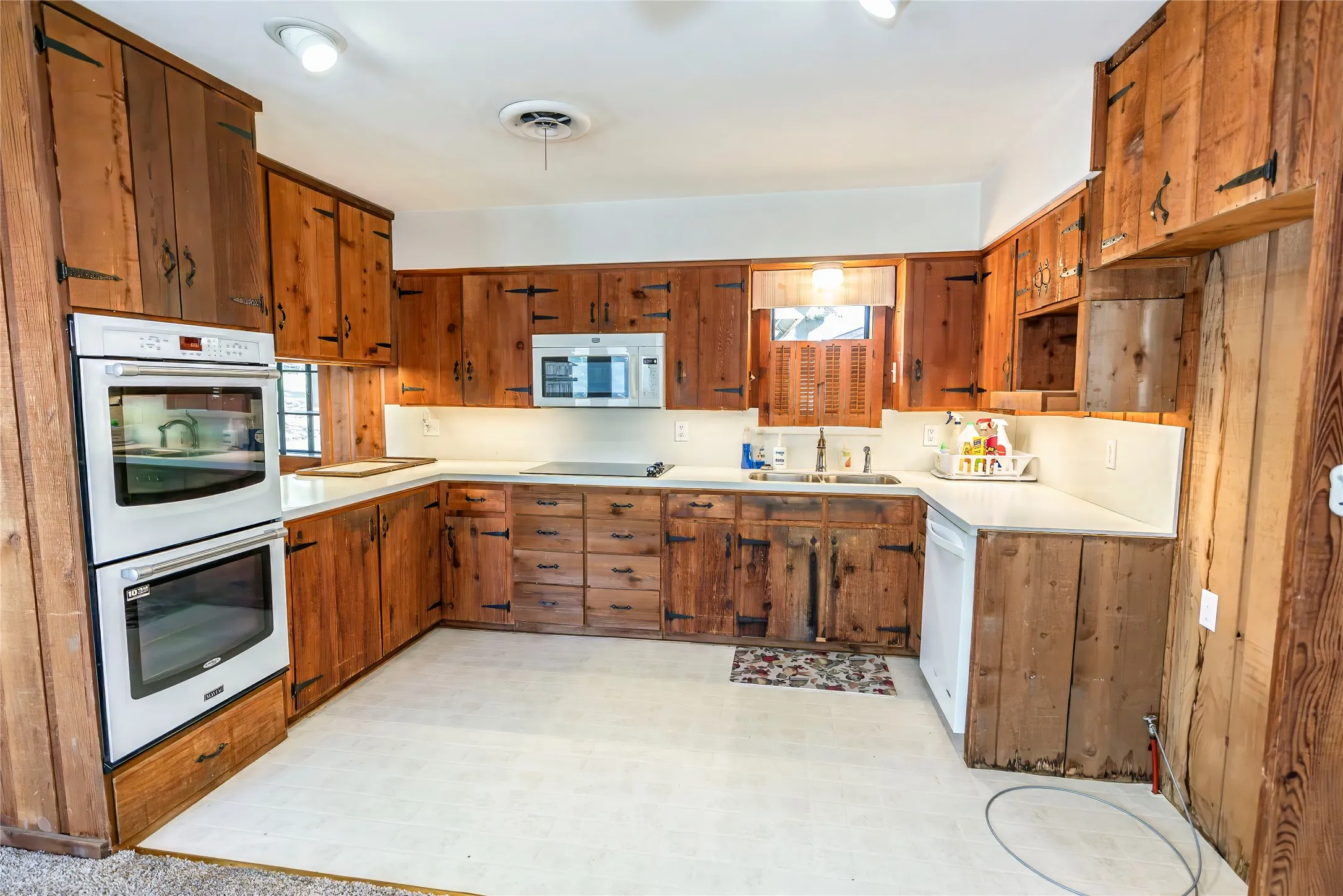 Single Family Residence For Sale in Montague County , 722 Storey Road, Nocona, Texas 76255, 4 Bedroom, 2 Bathroom, Garage spaces, 2,000 Sqft, built in 1963, Preowned, mls#21238569, Real Estate Agent in Nocona, Homes For Sale in Montague county, Homes For Sale in Nocona, Realtor in Nocona Texas, Real Estate Brokerage Independent Realty Texas, Luminita Cordes Realtor