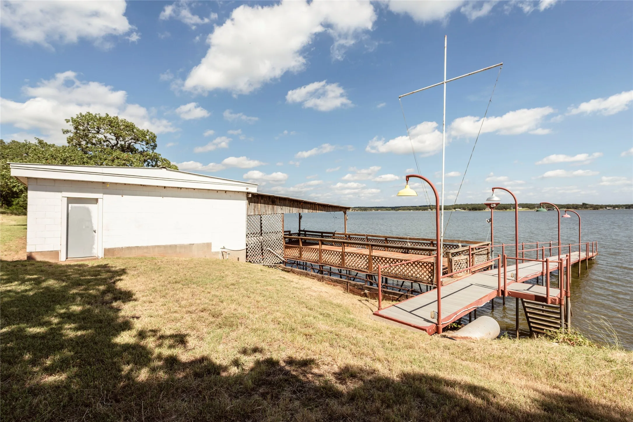 Single Family Residence For Sale in Montague County , 722 Storey Road, Nocona, Texas 76255, 4 Bedroom, 2 Bathroom, Garage spaces, 2,000 Sqft, built in 1963, Preowned, mls#21238569, Real Estate Agent in Nocona, Homes For Sale in Montague county, Homes For Sale in Nocona, Realtor in Nocona Texas, Real Estate Brokerage Independent Realty Texas, Luminita Cordes Realtor