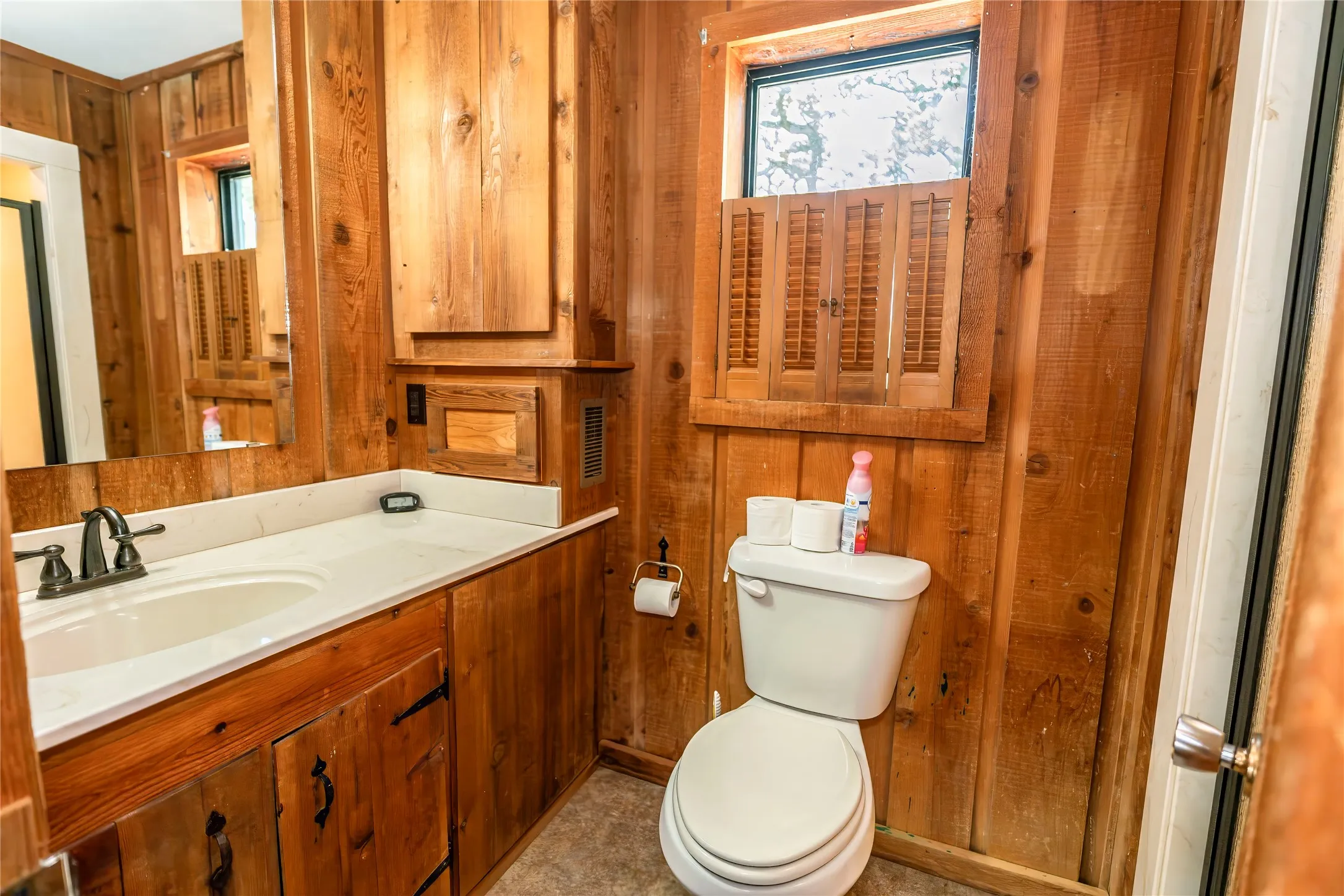 Single Family Residence For Sale in Montague County , 722 Storey Road, Nocona, Texas 76255, 4 Bedroom, 2 Bathroom, Garage spaces, 2,000 Sqft, built in 1963, Preowned, mls#21238569, Real Estate Agent in Nocona, Homes For Sale in Montague county, Homes For Sale in Nocona, Realtor in Nocona Texas, Real Estate Brokerage Independent Realty Texas, Luminita Cordes Realtor
