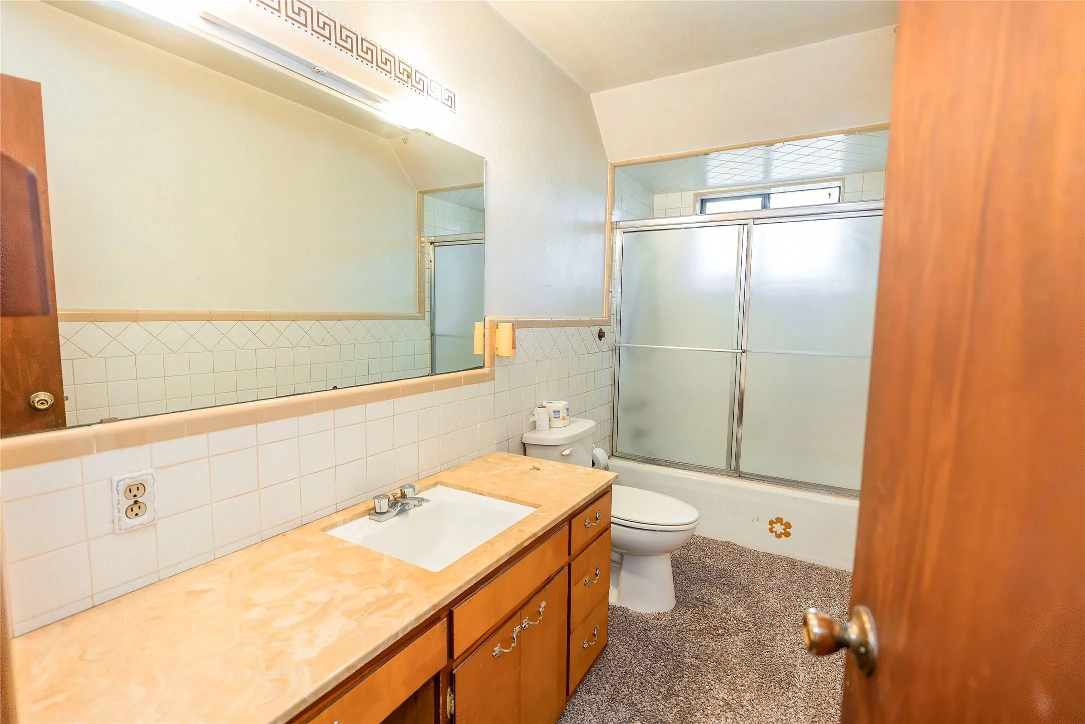 Single Family Residence For Sale in Montague County , 722 Storey Road, Nocona, Texas 76255, 4 Bedroom, 2 Bathroom, Garage spaces, 2,000 Sqft, built in 1963, Preowned, mls#21238569, Real Estate Agent in Nocona, Homes For Sale in Montague county, Homes For Sale in Nocona, Realtor in Nocona Texas, Real Estate Brokerage Independent Realty Texas, Luminita Cordes Realtor