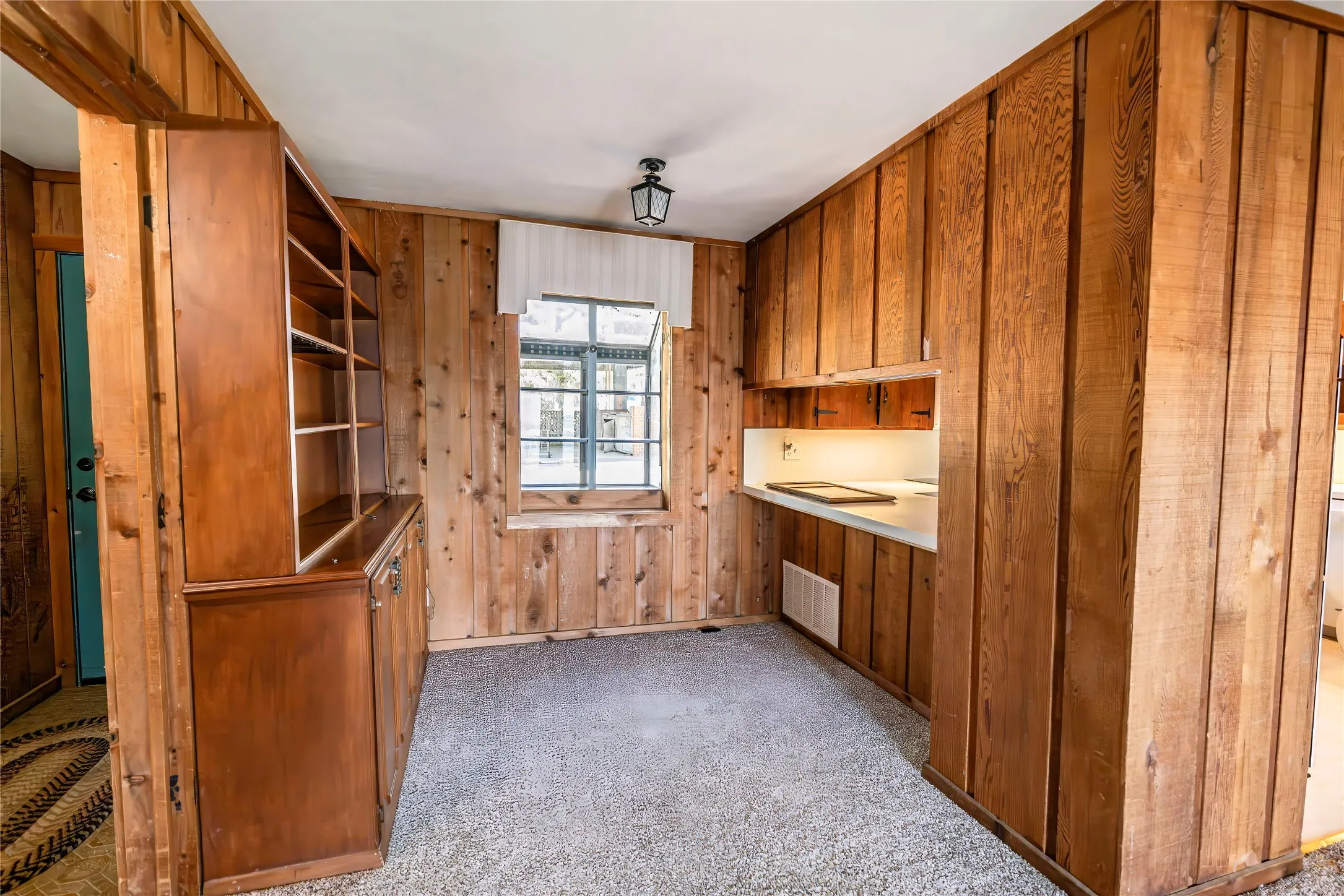Single Family Residence For Sale in Montague County , 722 Storey Road, Nocona, Texas 76255, 4 Bedroom, 2 Bathroom, Garage spaces, 2,000 Sqft, built in 1963, Preowned, mls#21238569, Real Estate Agent in Nocona, Homes For Sale in Montague county, Homes For Sale in Nocona, Realtor in Nocona Texas, Real Estate Brokerage Independent Realty Texas, Luminita Cordes Realtor