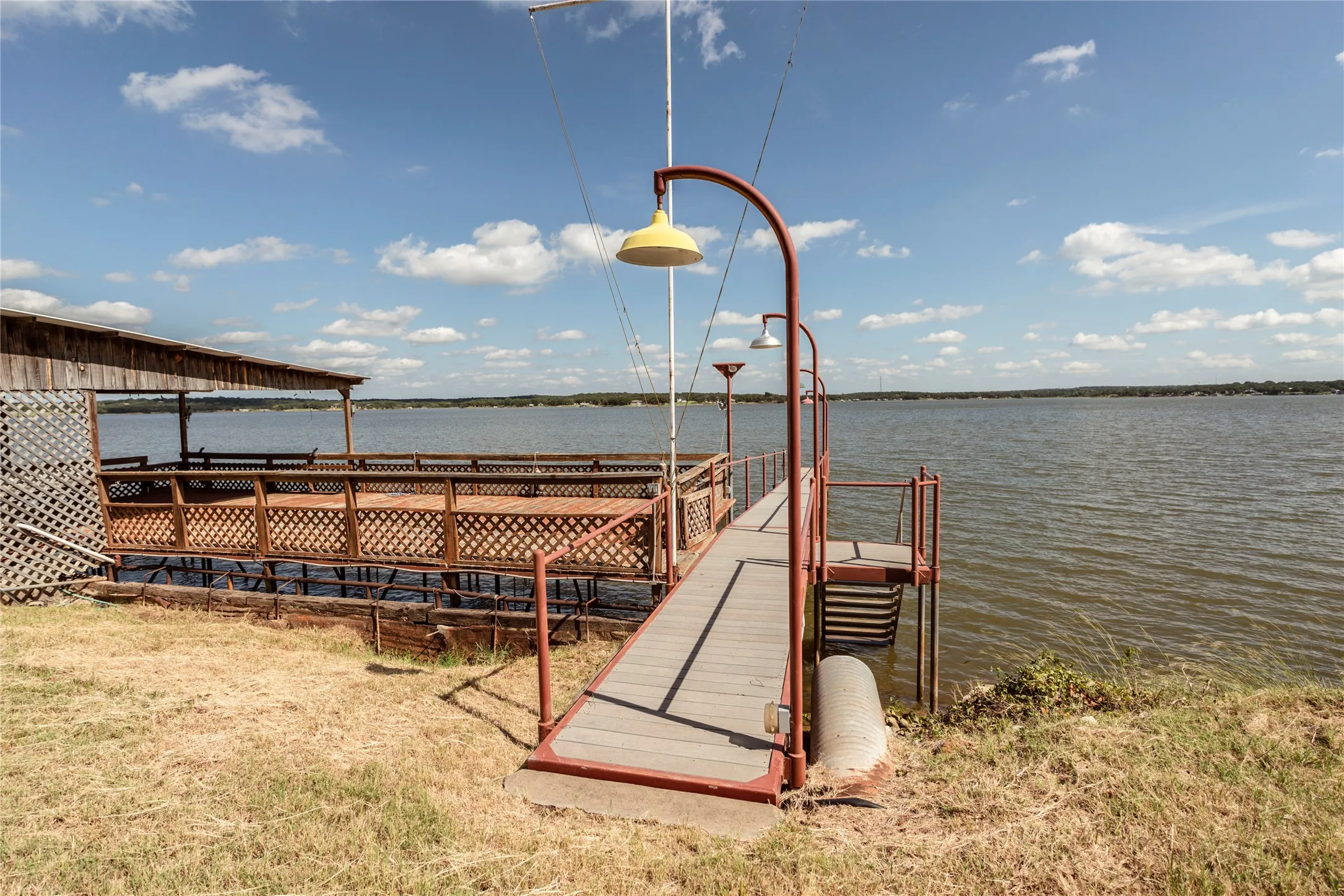 Single Family Residence For Sale in Montague County , 722 Storey Road, Nocona, Texas 76255, 4 Bedroom, 2 Bathroom, Garage spaces, 2,000 Sqft, built in 1963, Preowned, mls#21238569, Real Estate Agent in Nocona, Homes For Sale in Montague county, Homes For Sale in Nocona, Realtor in Nocona Texas, Real Estate Brokerage Independent Realty Texas, Luminita Cordes Realtor