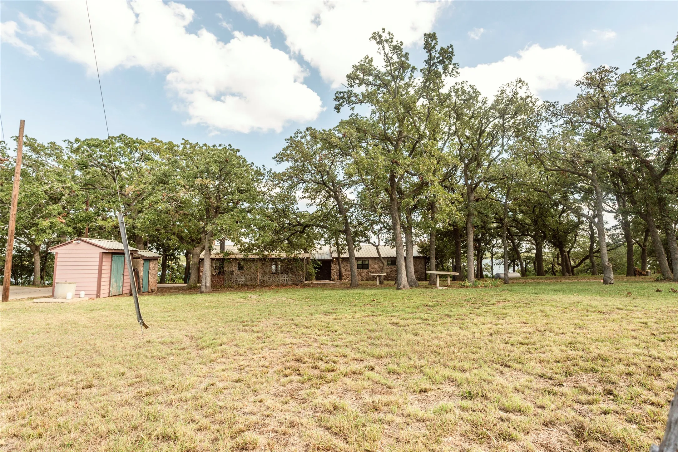 Single Family Residence For Sale in Montague County , 722 Storey Road, Nocona, Texas 76255, 4 Bedroom, 2 Bathroom, Garage spaces, 2,000 Sqft, built in 1963, Preowned, mls#21238569, Real Estate Agent in Nocona, Homes For Sale in Montague county, Homes For Sale in Nocona, Realtor in Nocona Texas, Real Estate Brokerage Independent Realty Texas, Luminita Cordes Realtor