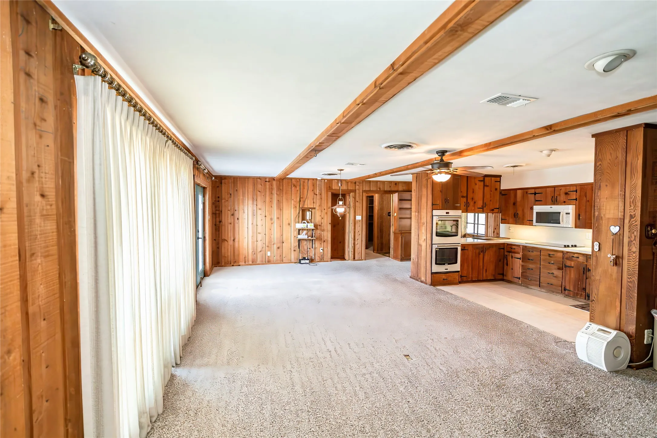 Single Family Residence For Sale in Montague County , 722 Storey Road, Nocona, Texas 76255, 4 Bedroom, 2 Bathroom, Garage spaces, 2,000 Sqft, built in 1963, Preowned, mls#21238569, Real Estate Agent in Nocona, Homes For Sale in Montague county, Homes For Sale in Nocona, Realtor in Nocona Texas, Real Estate Brokerage Independent Realty Texas, Luminita Cordes Realtor