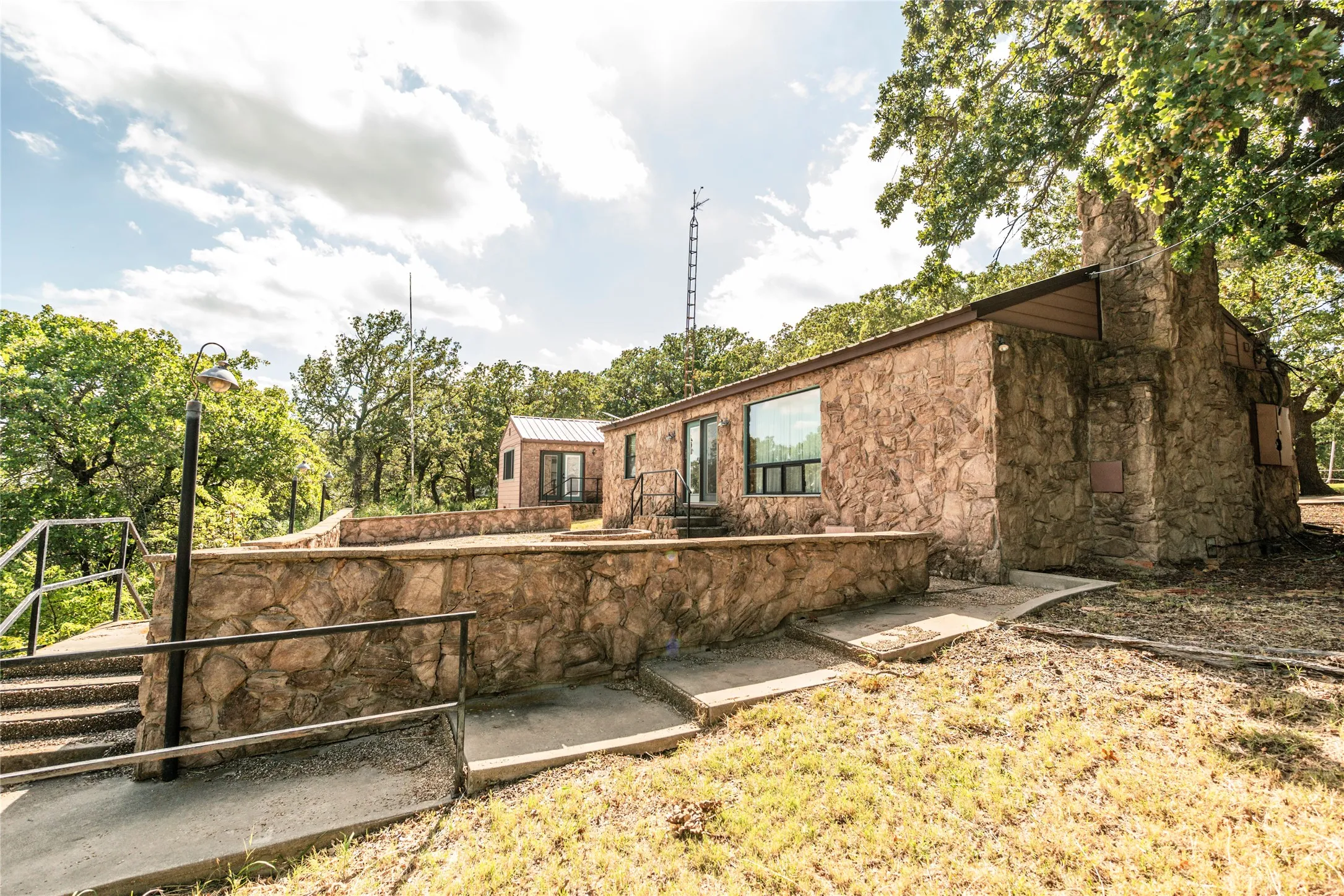 Single Family Residence For Sale in Montague County , 722 Storey Road, Nocona, Texas 76255, 4 Bedroom, 2 Bathroom, Garage spaces, 2,000 Sqft, built in 1963, Preowned, mls#21238569, Real Estate Agent in Nocona, Homes For Sale in Montague county, Homes For Sale in Nocona, Realtor in Nocona Texas, Real Estate Brokerage Independent Realty Texas, Luminita Cordes Realtor