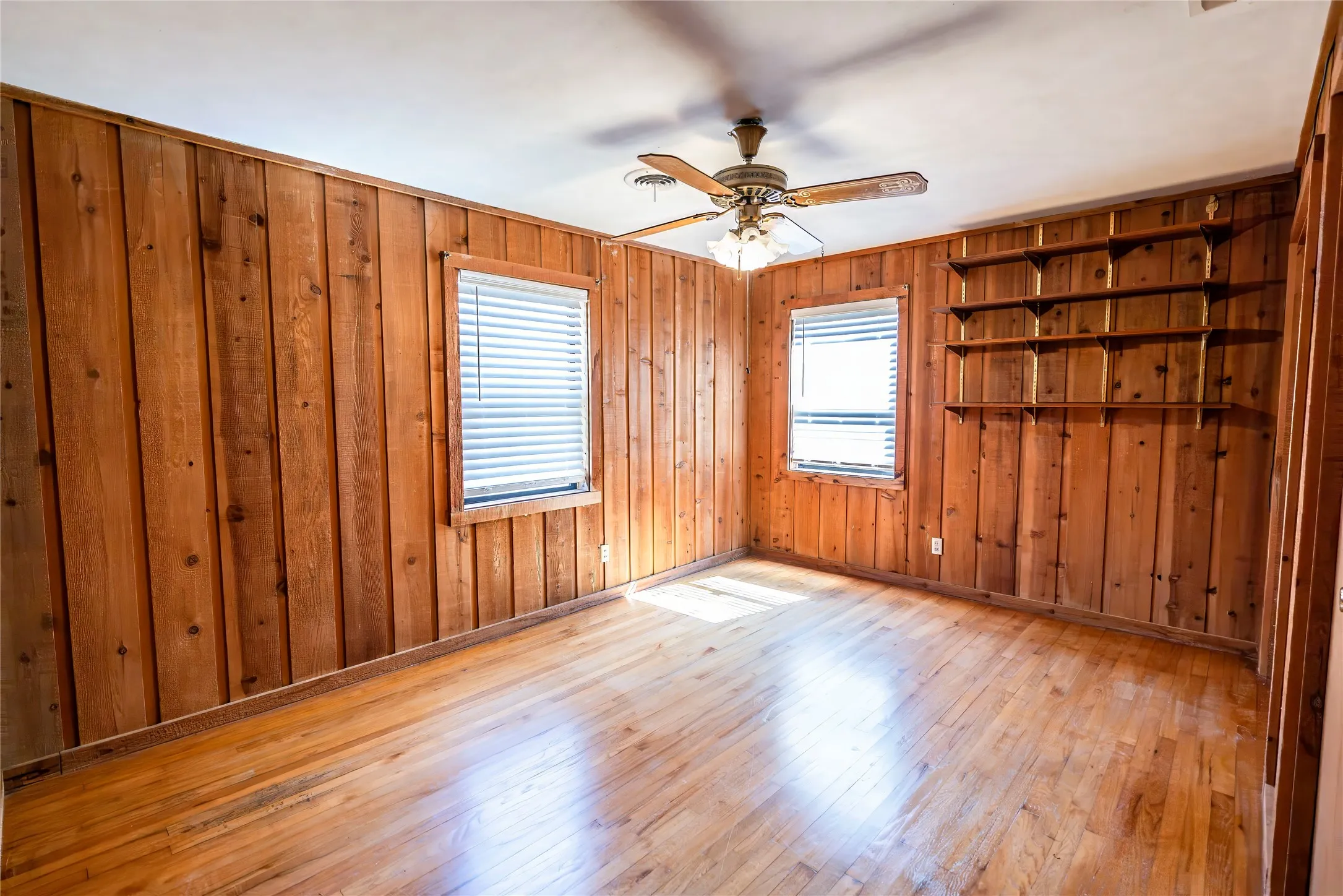 Single Family Residence For Sale in Montague County , 722 Storey Road, Nocona, Texas 76255, 4 Bedroom, 2 Bathroom, Garage spaces, 2,000 Sqft, built in 1963, Preowned, mls#21238569, Real Estate Agent in Nocona, Homes For Sale in Montague county, Homes For Sale in Nocona, Realtor in Nocona Texas, Real Estate Brokerage Independent Realty Texas, Luminita Cordes Realtor