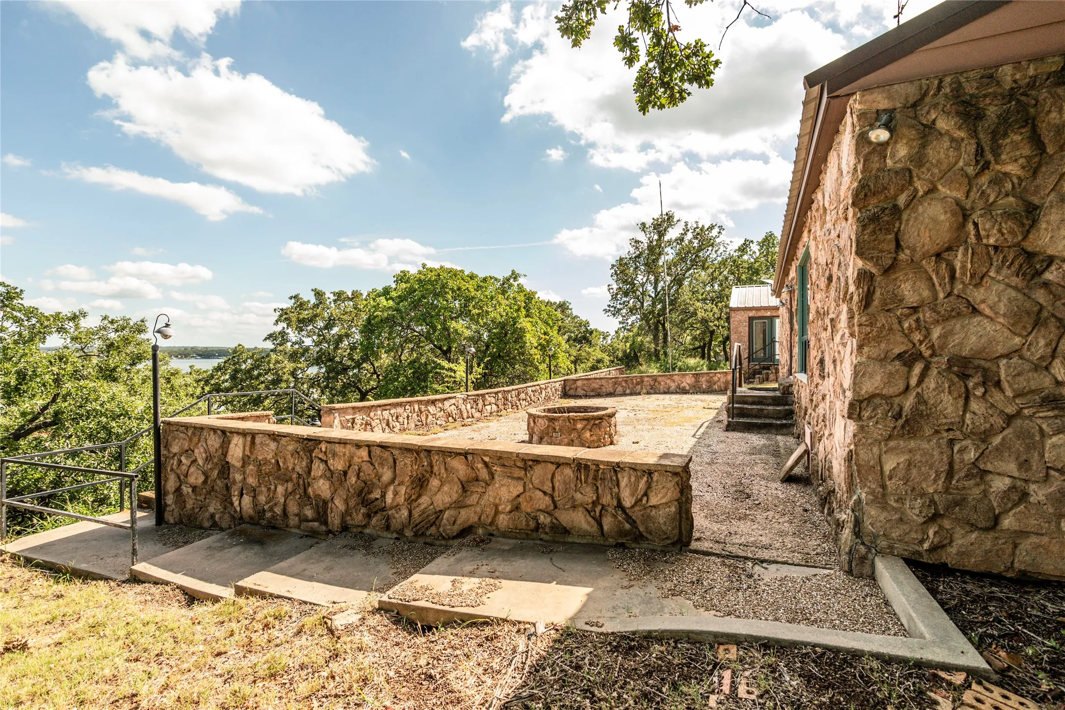 Single Family Residence For Sale in Montague County , 722 Storey Road, Nocona, Texas 76255, 4 Bedroom, 2 Bathroom, Garage spaces, 2,000 Sqft, built in 1963, Preowned, mls#21238569, Real Estate Agent in Nocona, Homes For Sale in Montague county, Homes For Sale in Nocona, Realtor in Nocona Texas, Real Estate Brokerage Independent Realty Texas, Luminita Cordes Realtor