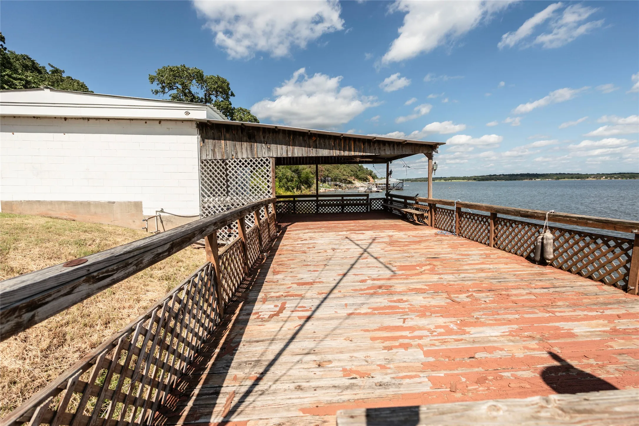 Single Family Residence For Sale in Montague County , 722 Storey Road, Nocona, Texas 76255, 4 Bedroom, 2 Bathroom, Garage spaces, 2,000 Sqft, built in 1963, Preowned, mls#21238569, Real Estate Agent in Nocona, Homes For Sale in Montague county, Homes For Sale in Nocona, Realtor in Nocona Texas, Real Estate Brokerage Independent Realty Texas, Luminita Cordes Realtor