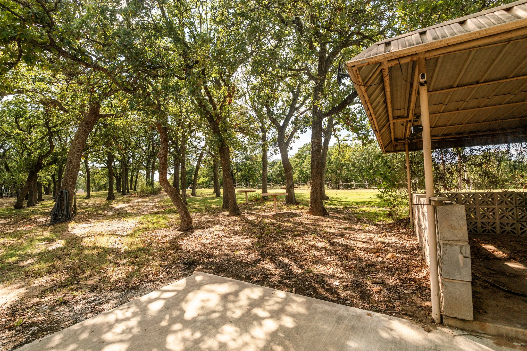 Single Family Residence For Sale in Montague County , 722 Storey Road, Nocona, Texas 76255, 4 Bedroom, 2 Bathroom, Garage spaces, 2,000 Sqft, built in 1963, Preowned, mls#21238569, Real Estate Agent in Nocona, Homes For Sale in Montague county, Homes For Sale in Nocona, Realtor in Nocona Texas, Real Estate Brokerage Independent Realty Texas, Luminita Cordes Realtor