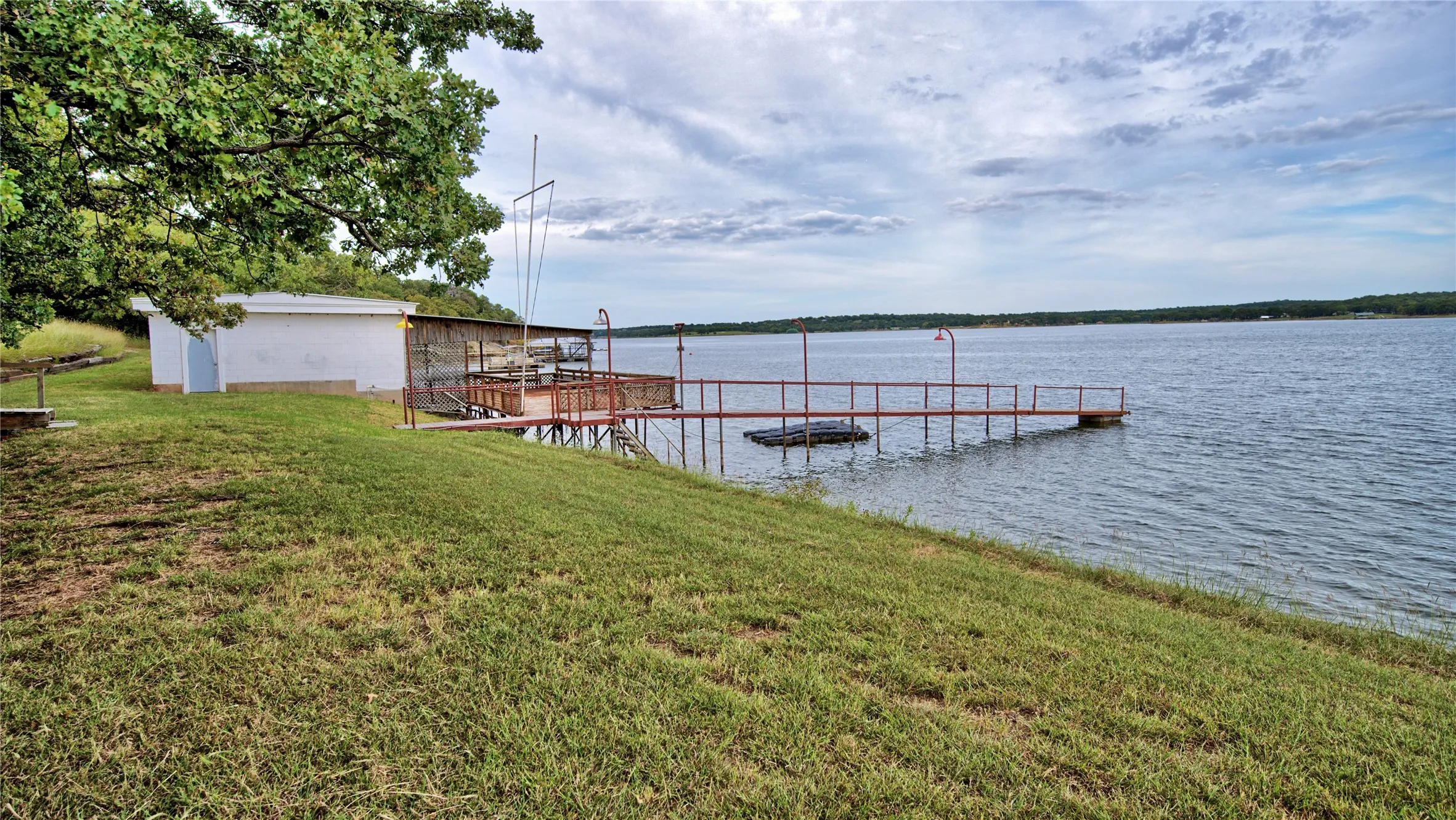 Single Family Residence For Sale in Montague County , 722 Storey Road, Nocona, Texas 76255, 4 Bedroom, 2 Bathroom, Garage spaces, 2,000 Sqft, built in 1963, Preowned, mls#21238569, Real Estate Agent in Nocona, Homes For Sale in Montague county, Homes For Sale in Nocona, Realtor in Nocona Texas, Real Estate Brokerage Independent Realty Texas, Luminita Cordes Realtor