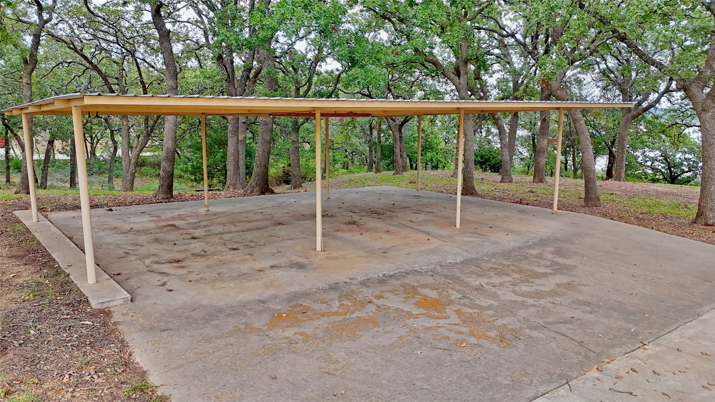 Single Family Residence For Sale in Montague County , 722 Storey Road, Nocona, Texas 76255, 4 Bedroom, 2 Bathroom, Garage spaces, 2,000 Sqft, built in 1963, Preowned, mls#21238569, Real Estate Agent in Nocona, Homes For Sale in Montague county, Homes For Sale in Nocona, Realtor in Nocona Texas, Real Estate Brokerage Independent Realty Texas, Luminita Cordes Realtor