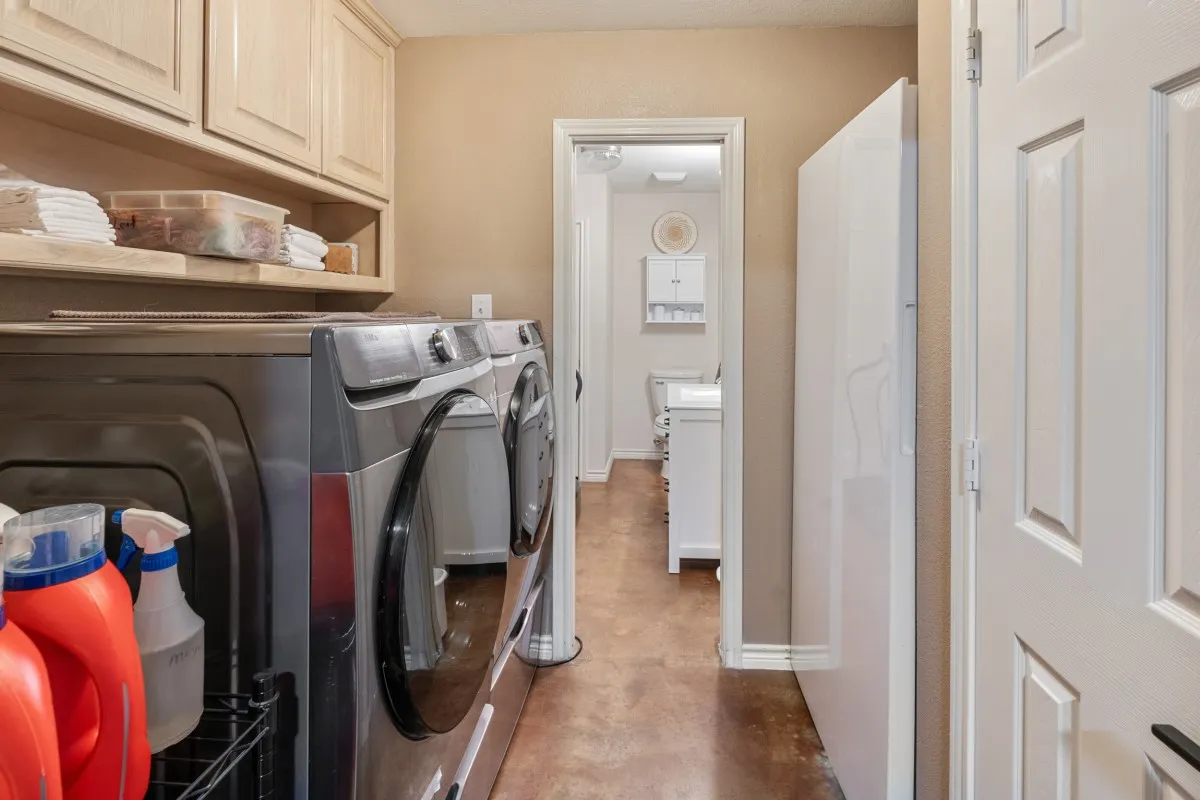 Single Family Residence For Sale in Henderson County , 108 Forehand Drive, Trinidad, Texas 75163, 4 Bedroom, 4 Bathroom, 4 Garage spaces, 2,535 Sqft, built in 2003, Preowned, mls#21129904, Real Estate Agent in Trinidad, Homes For Sale in Henderson county, Homes For Sale in Trinidad, Realtor in Trinidad Texas, Real Estate Brokerage Independent Realty Texas, Luminita Cordes Realtor