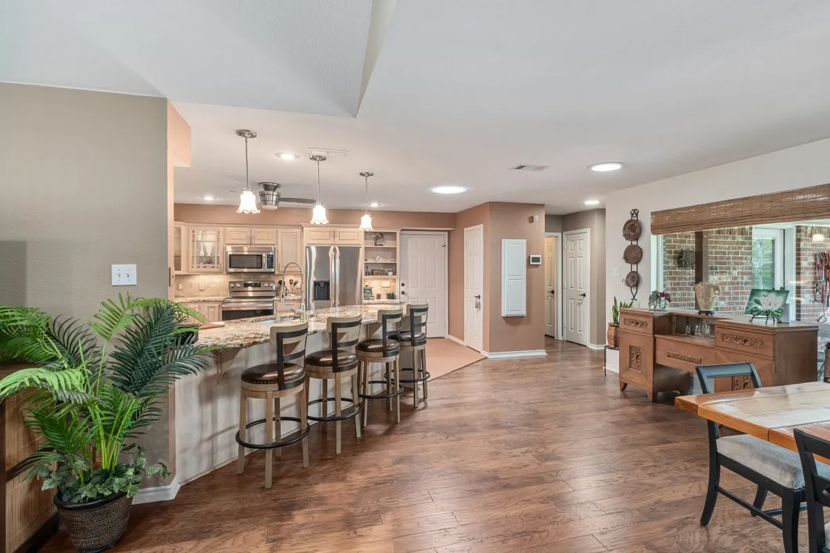 Single Family Residence For Sale in Henderson County , 108 Forehand Drive, Trinidad, Texas 75163, 4 Bedroom, 4 Bathroom, 4 Garage spaces, 2,535 Sqft, built in 2003, Preowned, mls#21129904, Real Estate Agent in Trinidad, Homes For Sale in Henderson county, Homes For Sale in Trinidad, Realtor in Trinidad Texas, Real Estate Brokerage Independent Realty Texas, Luminita Cordes Realtor