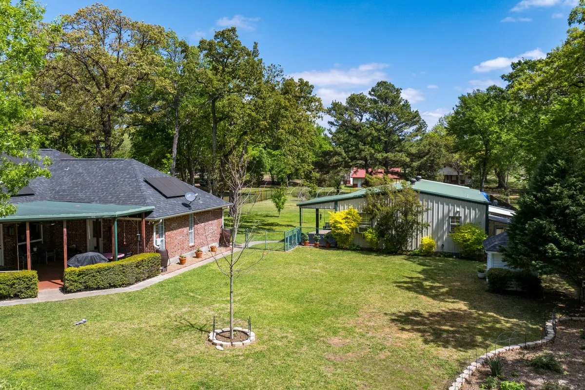 Single Family Residence For Sale in Henderson County , 108 Forehand Drive, Trinidad, Texas 75163, 4 Bedroom, 4 Bathroom, 4 Garage spaces, 2,535 Sqft, built in 2003, Preowned, mls#21129904, Real Estate Agent in Trinidad, Homes For Sale in Henderson county, Homes For Sale in Trinidad, Realtor in Trinidad Texas, Real Estate Brokerage Independent Realty Texas, Luminita Cordes Realtor