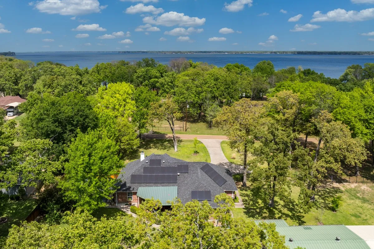 Single Family Residence For Sale in Henderson County , 108 Forehand Drive, Trinidad, Texas 75163, 4 Bedroom, 4 Bathroom, 4 Garage spaces, 2,535 Sqft, built in 2003, Preowned, mls#21129904, Real Estate Agent in Trinidad, Homes For Sale in Henderson county, Homes For Sale in Trinidad, Realtor in Trinidad Texas, Real Estate Brokerage Independent Realty Texas, Luminita Cordes Realtor
