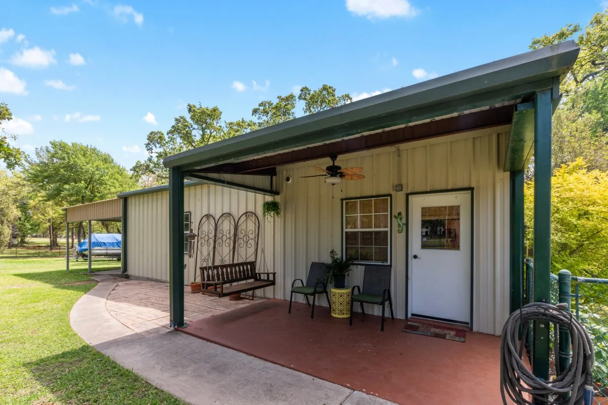 Guest quarters