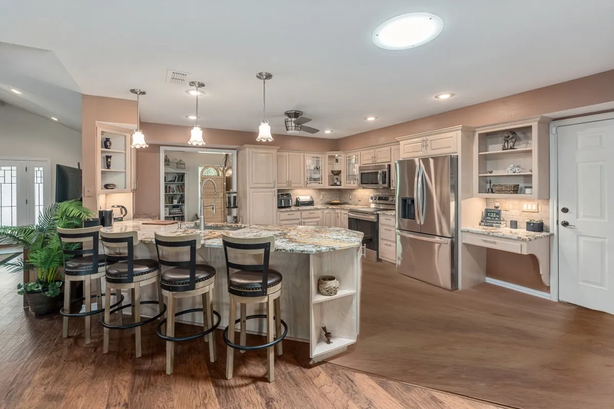 Single Family Residence For Sale in Henderson County , 108 Forehand Drive, Trinidad, Texas 75163, 4 Bedroom, 4 Bathroom, 4 Garage spaces, 2,535 Sqft, built in 2003, Preowned, mls#21129904, Real Estate Agent in Trinidad, Homes For Sale in Henderson county, Homes For Sale in Trinidad, Realtor in Trinidad Texas, Real Estate Brokerage Independent Realty Texas, Luminita Cordes Realtor