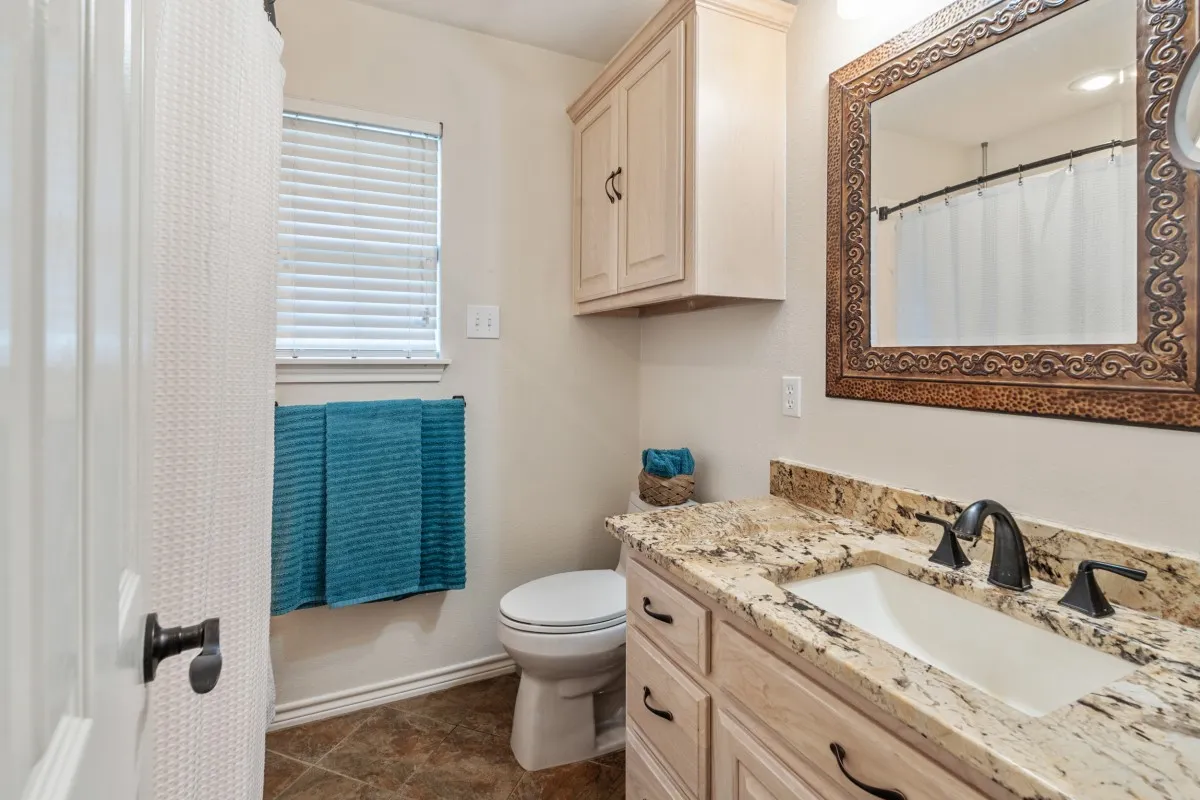 Single Family Residence For Sale in Henderson County , 108 Forehand Drive, Trinidad, Texas 75163, 4 Bedroom, 4 Bathroom, 4 Garage spaces, 2,535 Sqft, built in 2003, Preowned, mls#21129904, Real Estate Agent in Trinidad, Homes For Sale in Henderson county, Homes For Sale in Trinidad, Realtor in Trinidad Texas, Real Estate Brokerage Independent Realty Texas, Luminita Cordes Realtor