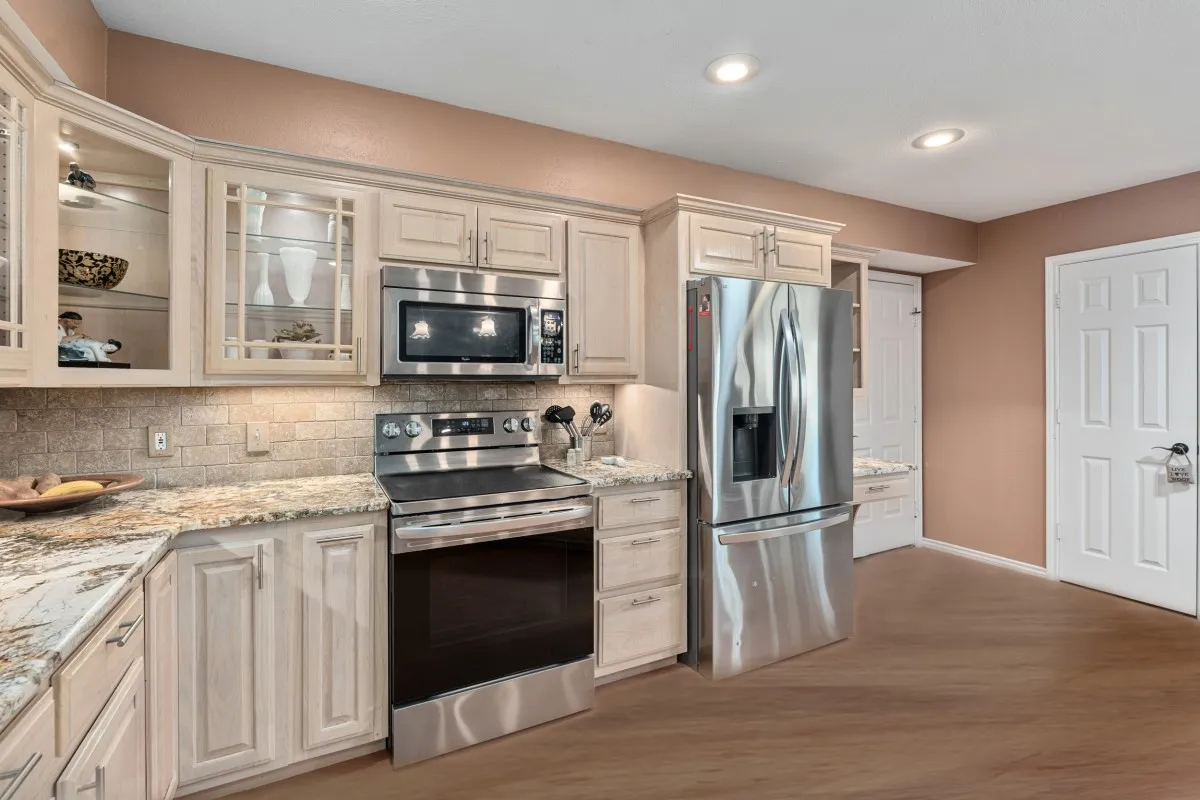 Single Family Residence For Sale in Henderson County , 108 Forehand Drive, Trinidad, Texas 75163, 4 Bedroom, 4 Bathroom, 4 Garage spaces, 2,535 Sqft, built in 2003, Preowned, mls#21129904, Real Estate Agent in Trinidad, Homes For Sale in Henderson county, Homes For Sale in Trinidad, Realtor in Trinidad Texas, Real Estate Brokerage Independent Realty Texas, Luminita Cordes Realtor