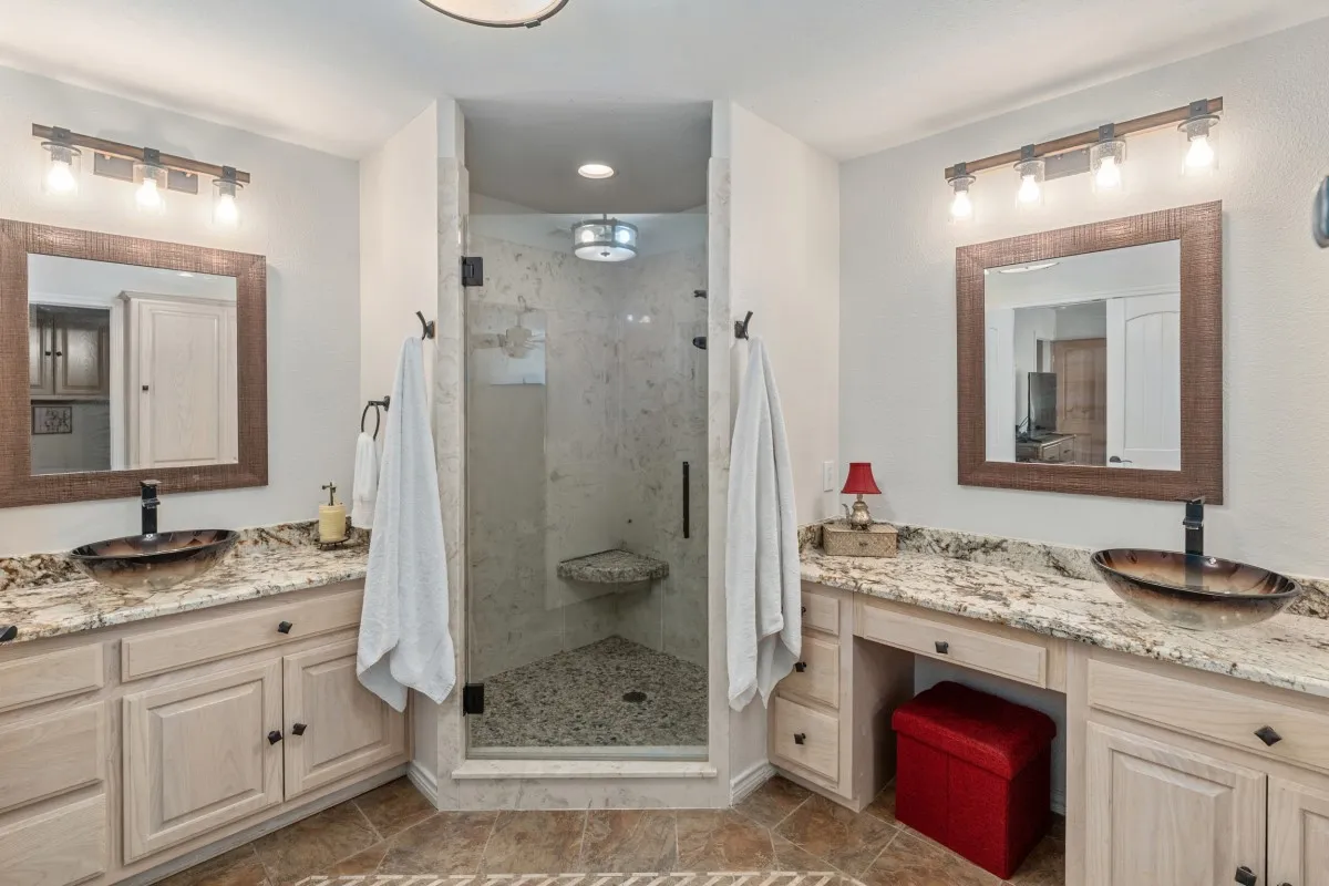 Single Family Residence For Sale in Henderson County , 108 Forehand Drive, Trinidad, Texas 75163, 4 Bedroom, 4 Bathroom, 4 Garage spaces, 2,535 Sqft, built in 2003, Preowned, mls#21129904, Real Estate Agent in Trinidad, Homes For Sale in Henderson county, Homes For Sale in Trinidad, Realtor in Trinidad Texas, Real Estate Brokerage Independent Realty Texas, Luminita Cordes Realtor