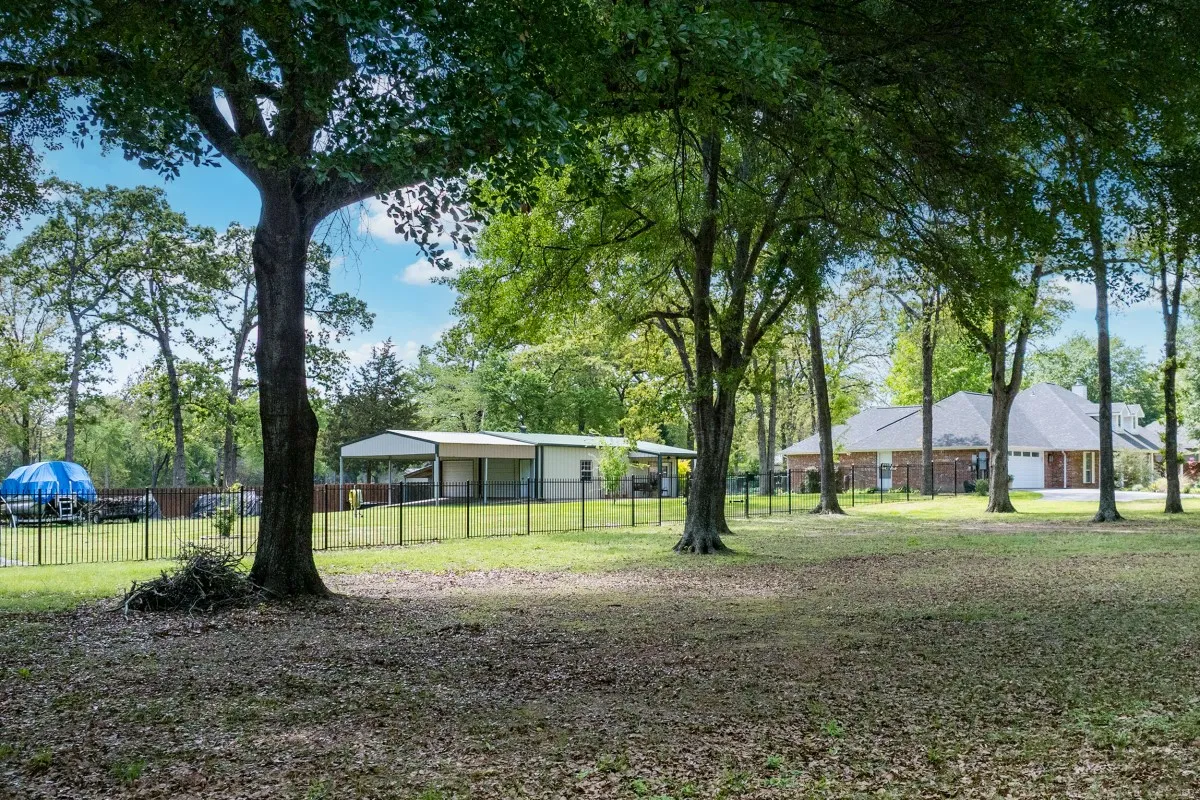 Single Family Residence For Sale in Henderson County , 108 Forehand Drive, Trinidad, Texas 75163, 4 Bedroom, 4 Bathroom, 4 Garage spaces, 2,535 Sqft, built in 2003, Preowned, mls#21129904, Real Estate Agent in Trinidad, Homes For Sale in Henderson county, Homes For Sale in Trinidad, Realtor in Trinidad Texas, Real Estate Brokerage Independent Realty Texas, Luminita Cordes Realtor