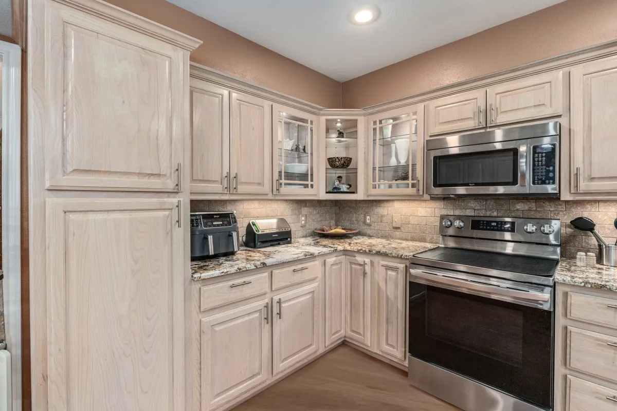 Single Family Residence For Sale in Henderson County , 108 Forehand Drive, Trinidad, Texas 75163, 4 Bedroom, 4 Bathroom, 4 Garage spaces, 2,535 Sqft, built in 2003, Preowned, mls#21129904, Real Estate Agent in Trinidad, Homes For Sale in Henderson county, Homes For Sale in Trinidad, Realtor in Trinidad Texas, Real Estate Brokerage Independent Realty Texas, Luminita Cordes Realtor
