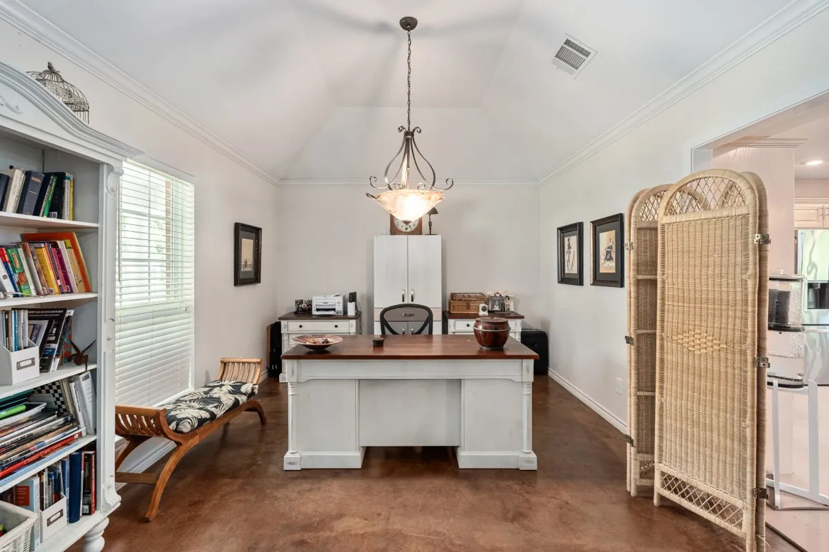 Single Family Residence For Sale in Henderson County , 108 Forehand Drive, Trinidad, Texas 75163, 4 Bedroom, 4 Bathroom, 4 Garage spaces, 2,535 Sqft, built in 2003, Preowned, mls#21129904, Real Estate Agent in Trinidad, Homes For Sale in Henderson county, Homes For Sale in Trinidad, Realtor in Trinidad Texas, Real Estate Brokerage Independent Realty Texas, Luminita Cordes Realtor