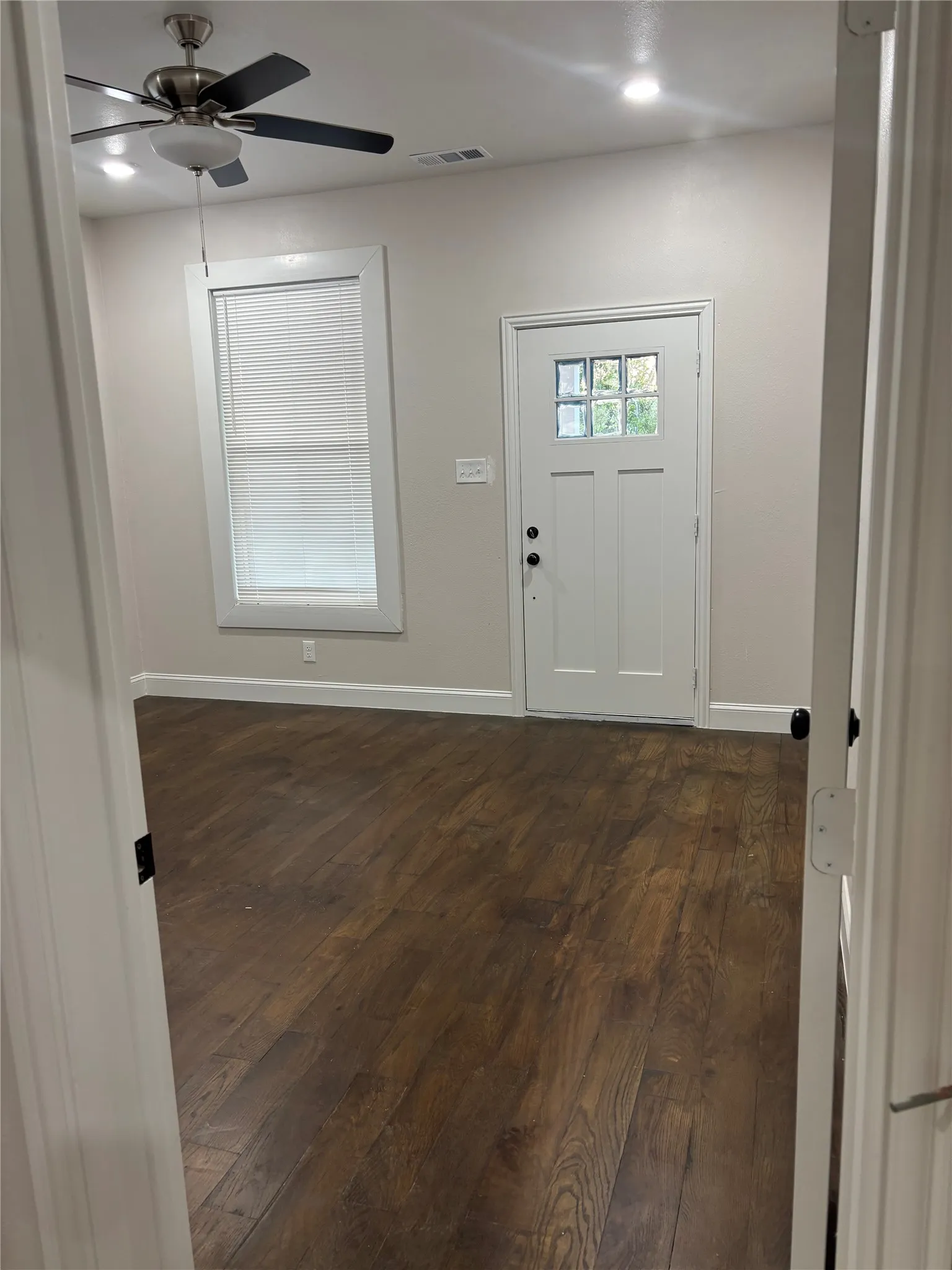 Single Family Residence For Sale in Dallas County , 620 S Willomet Avenue, Dallas, Texas 75208, 2 Bedroom, 1 Bathroom, 2 Garage spaces, 1,458 Sqft, built in 1930, Preowned, Price $400,000, mls#21238244, Real Estate Agent in Dallas, Homes For Sale in Dallas county, Homes For Sale in Dallas, Realtor in Dallas Texas, Real Estate Brokerage Independent Realty Texas, Luminita Cordes Realtor