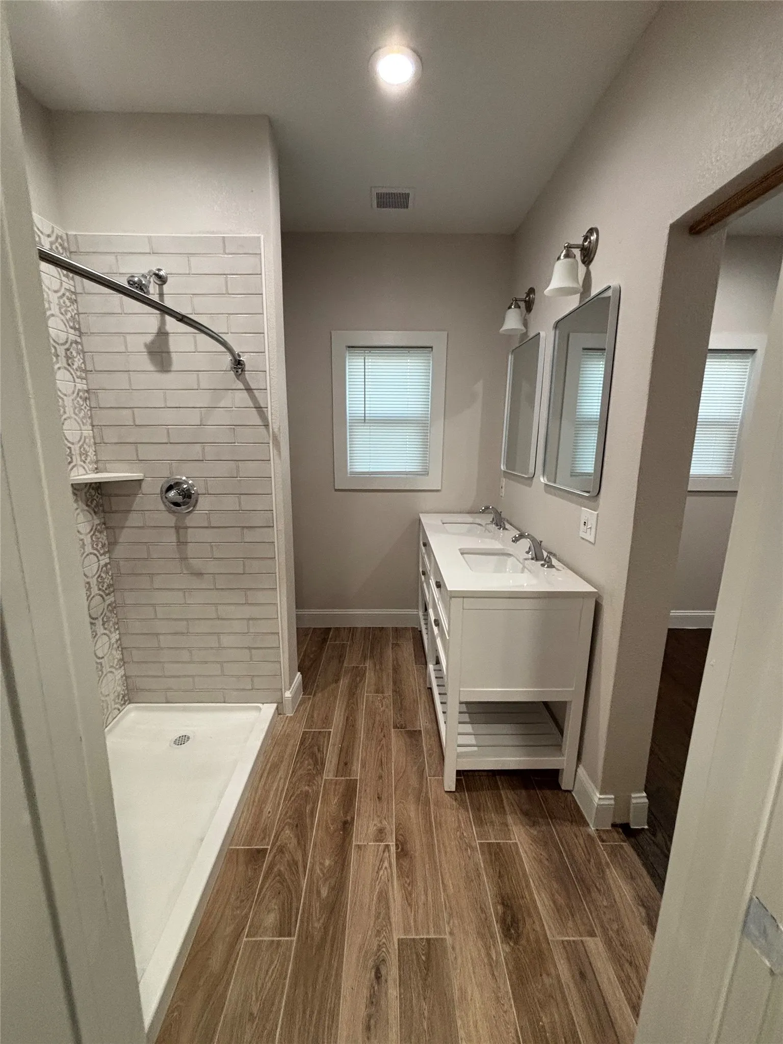 Single Family Residence For Sale in Dallas County , 620 S Willomet Avenue, Dallas, Texas 75208, 2 Bedroom, 1 Bathroom, 2 Garage spaces, 1,458 Sqft, built in 1930, Preowned, Price $400,000, mls#21238244, Real Estate Agent in Dallas, Homes For Sale in Dallas county, Homes For Sale in Dallas, Realtor in Dallas Texas, Real Estate Brokerage Independent Realty Texas, Luminita Cordes Realtor