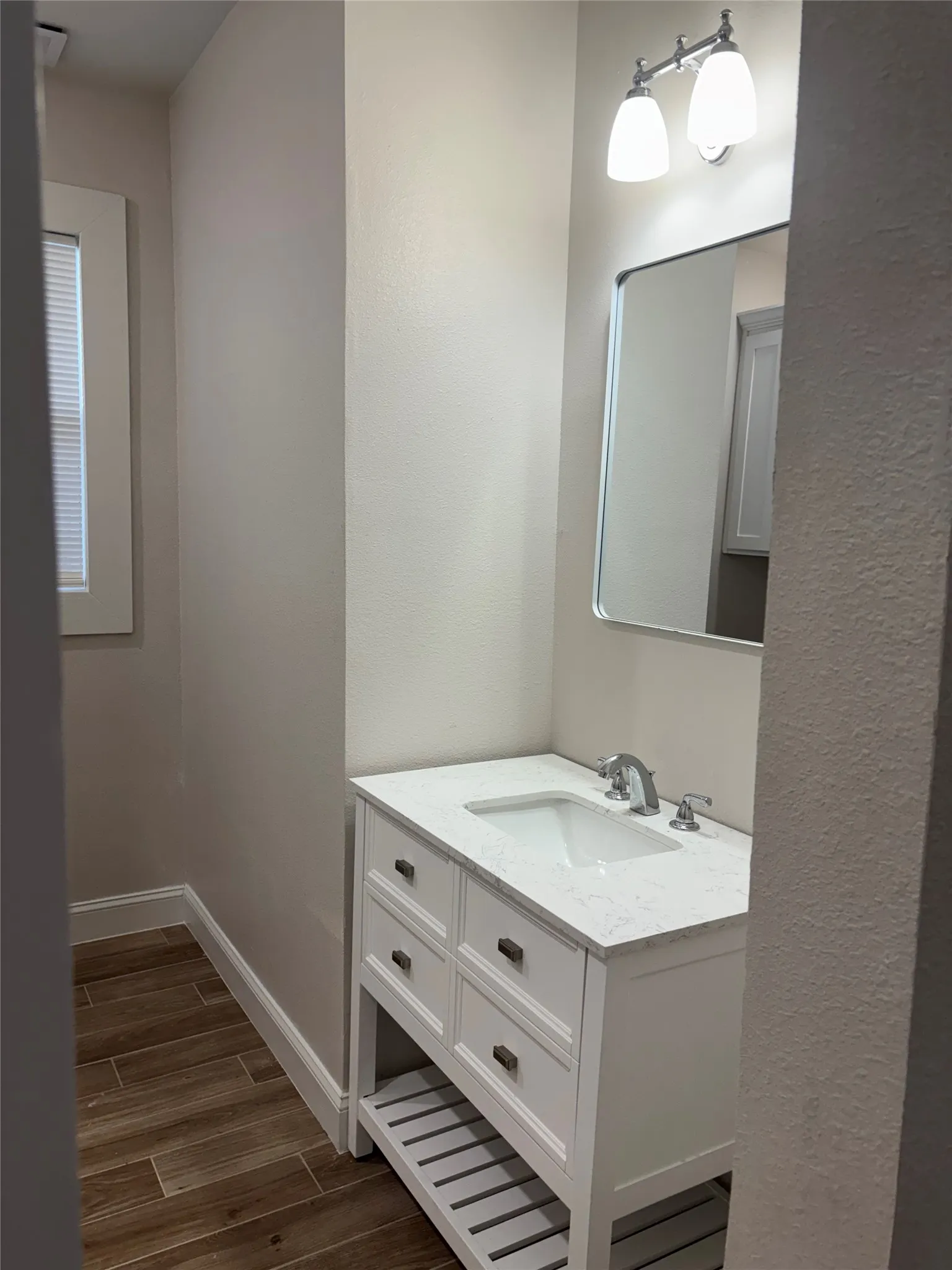 Single Family Residence For Sale in Dallas County , 620 S Willomet Avenue, Dallas, Texas 75208, 2 Bedroom, 1 Bathroom, 2 Garage spaces, 1,458 Sqft, built in 1930, Preowned, Price $400,000, mls#21238244, Real Estate Agent in Dallas, Homes For Sale in Dallas county, Homes For Sale in Dallas, Realtor in Dallas Texas, Real Estate Brokerage Independent Realty Texas, Luminita Cordes Realtor